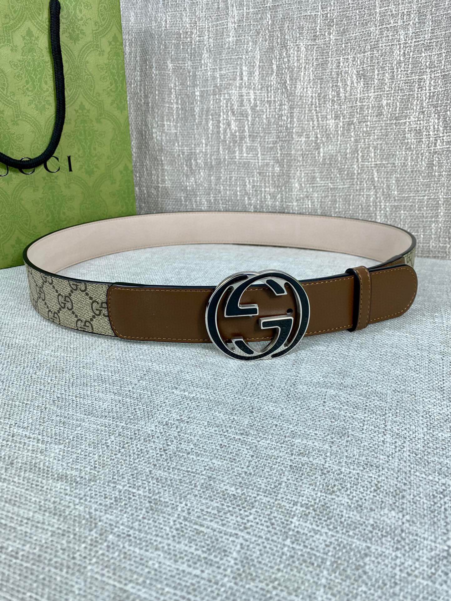 Original ancho 4.0cm gucci Este cinturón se presenta de manera impresionante en la colección de primavera-verano, con e…