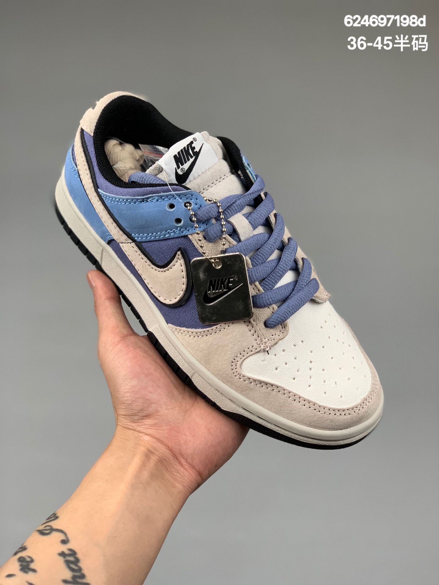 本地
Nike Dunk SB Low x 大友克洋联名首发原装头层材料 独家版型蒸餾加工帶來的是更好的视觉和脚感体验大厂纯原品质出货 清洁度 电绣工艺 皮料切割干净无任何毛边 细节完美 货号: DO7412 987尺码: 36 36.5 37.5 38 38.5 39 40 40.5 41 42 42.5 43 44 44.5 45
编码：624697198d