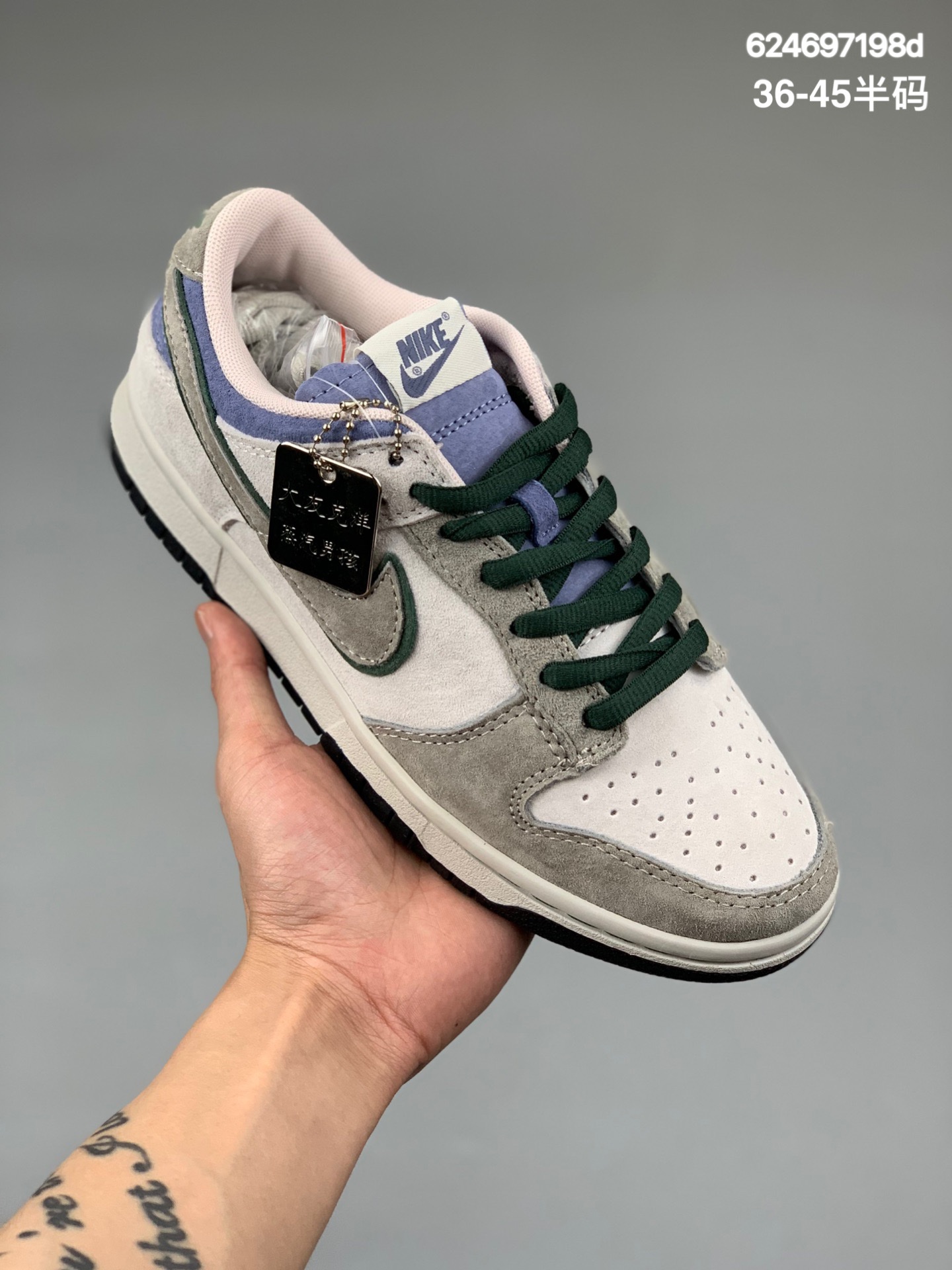 本地
Nike Dunk SB Low x 大友克洋联名首发原装头层材料 独家版型蒸餾加工帶來的是更好的视觉和脚感体验大厂纯原品质出货 清洁度 电绣工艺 皮料切割干净无任何毛边 细节完美 货号: DO7412 987尺码: 36 36.5 37.5 38 38.5 39 40 40.5 41 42 42.5 43 44 44.5 45
编码：624697198d