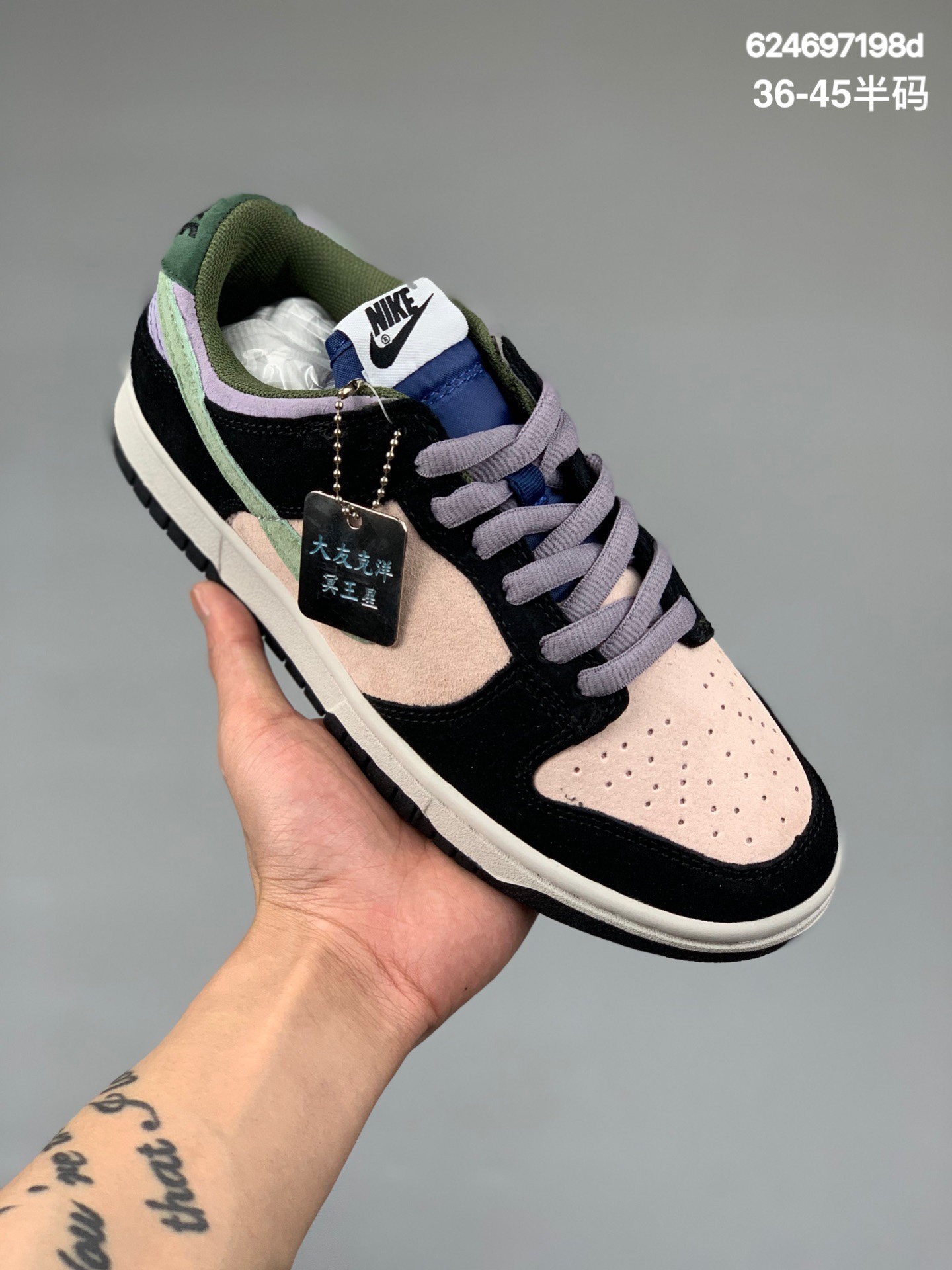 
Nike Dunk SB Low x 大友克洋联名首发原装头层材料 独家版型蒸餾加工帶來的是更好的视觉和脚感体验大厂纯原品质出货 清洁度 电绣工艺 皮料切割干净无任何毛边 细节完美 货号: DO7412 987尺码: 36 36.5 37.5 38 38.5 39 40 40.5 41 42 42.5 43 44 44.5 45
编码：624697198d