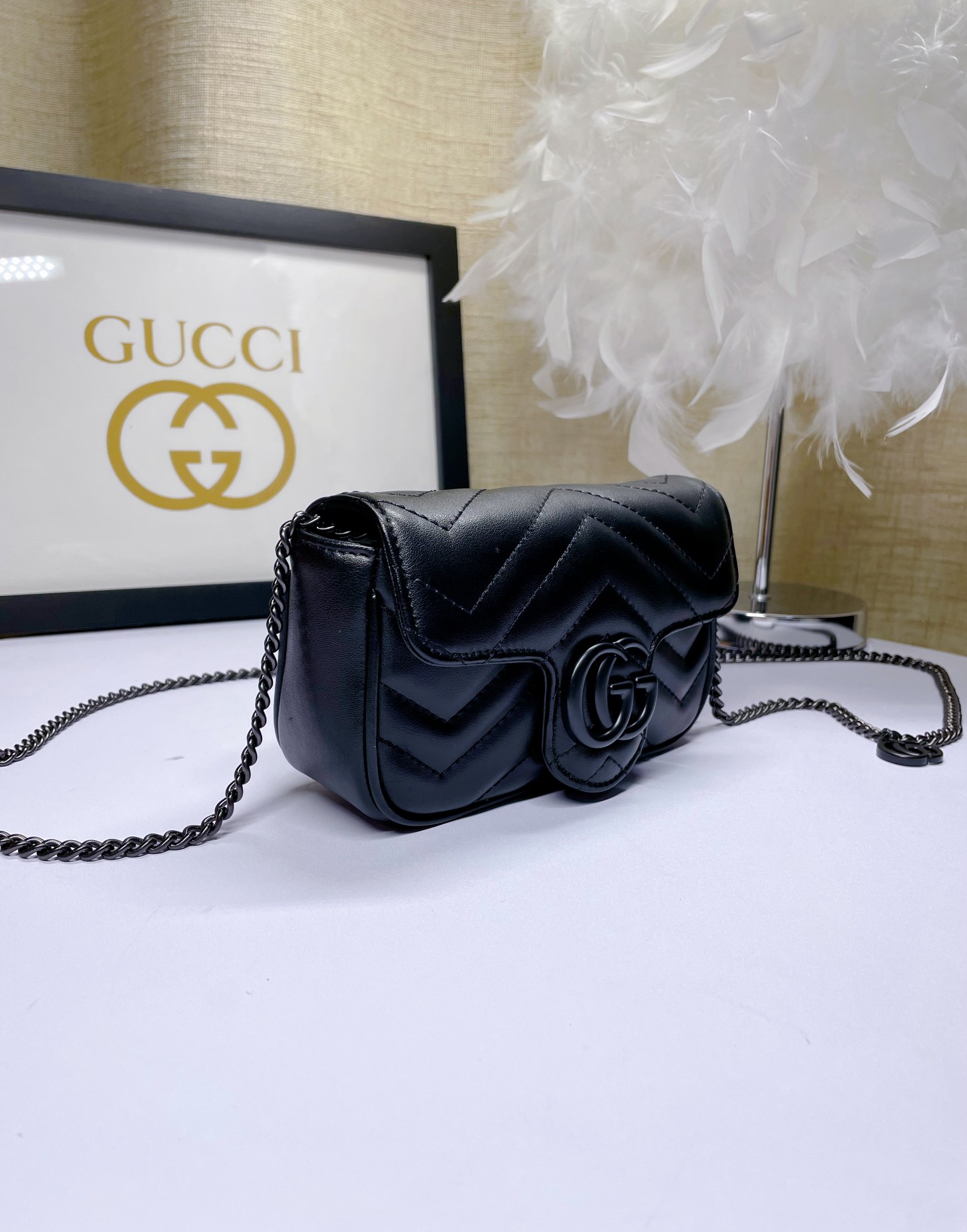 G家 ミニチェーンバッグ - 構造化デザインと真皮使用