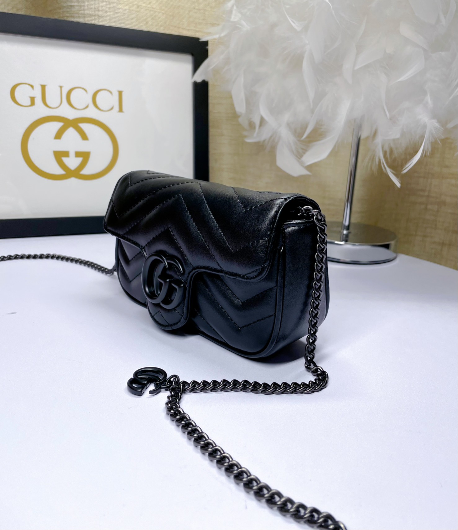 G家 ミニチェーンバッグ - 構造化デザインと真皮使用