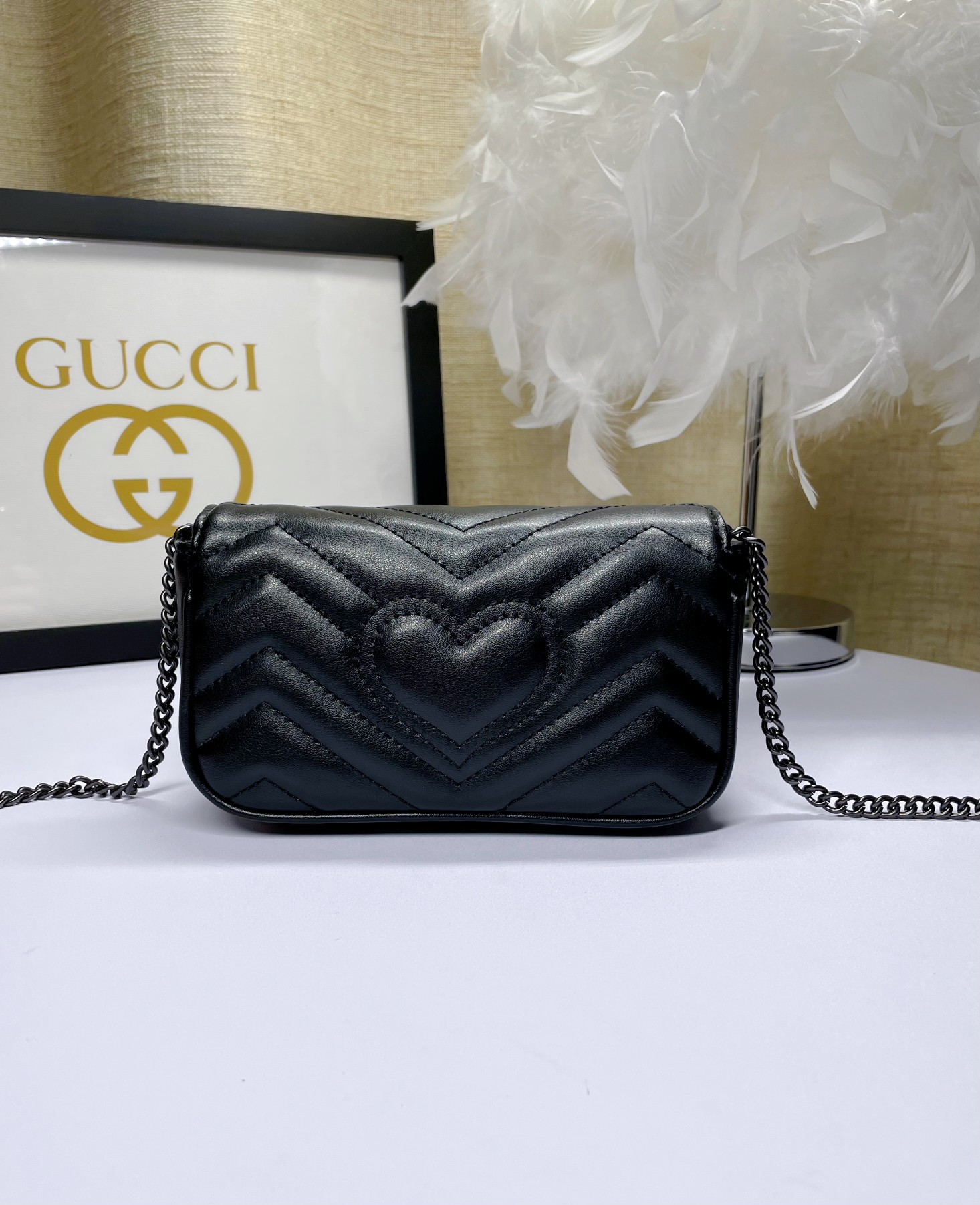 G家 ミニチェーンバッグ - 構造化デザインと真皮使用