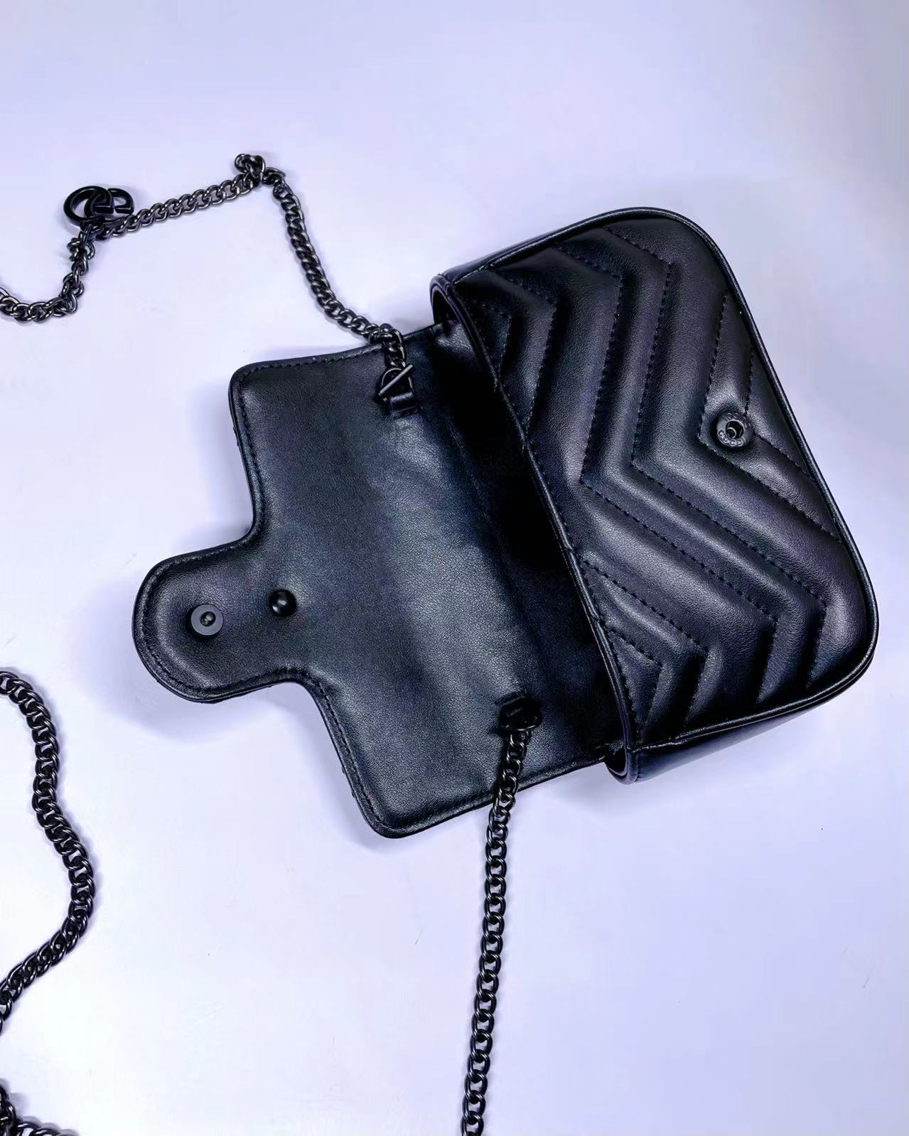 G家 ミニチェーンバッグ - 構造化デザインと真皮使用