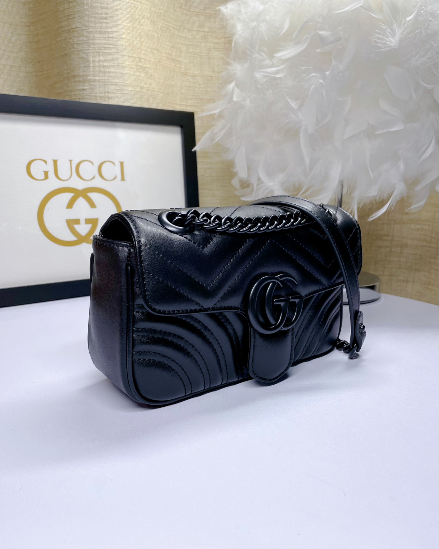 Gucci GG Marmont 小号 美しいデザインのレザーバッグ