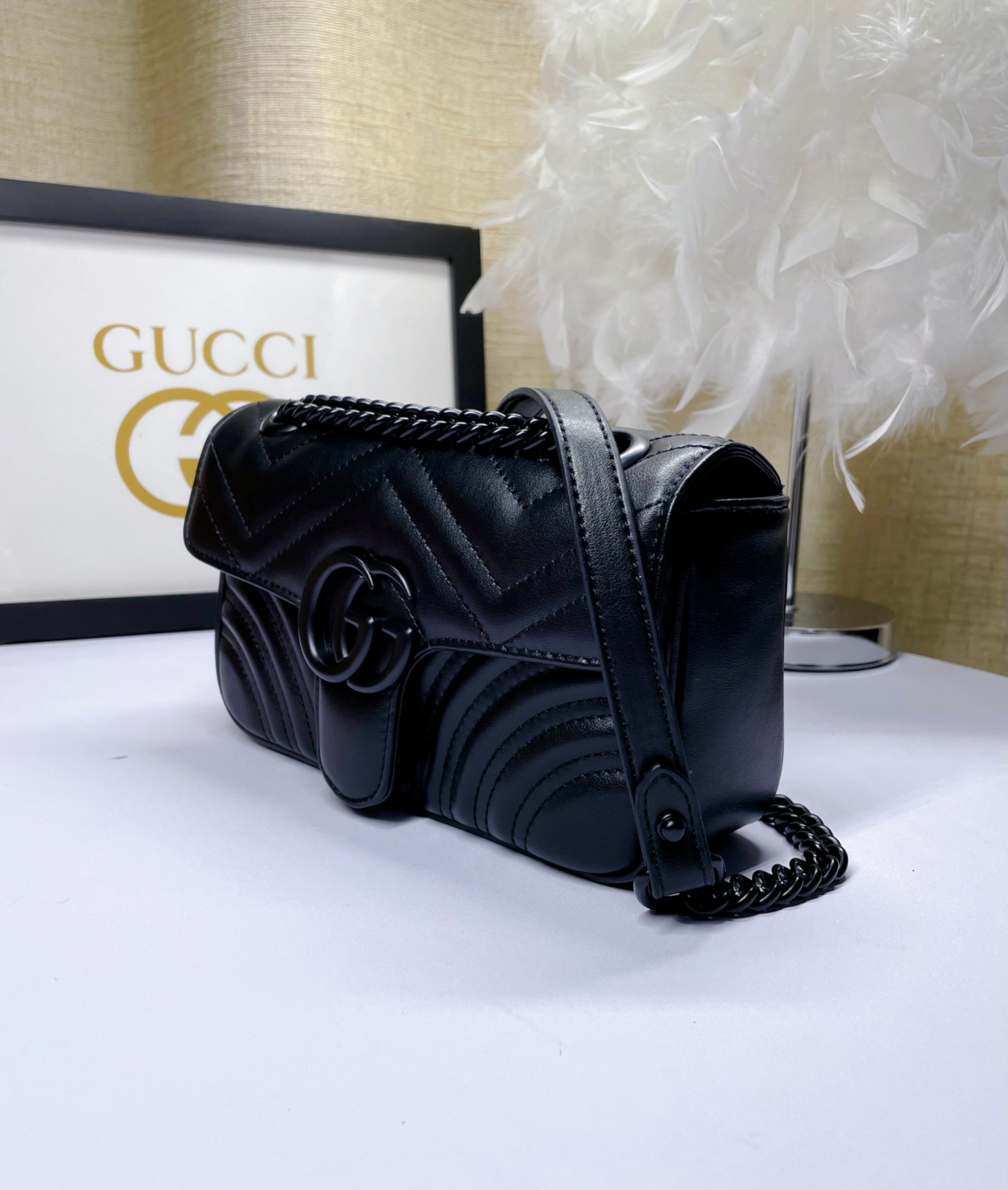 Gucci GG Marmont 小号 美しいデザインのレザーバッグ