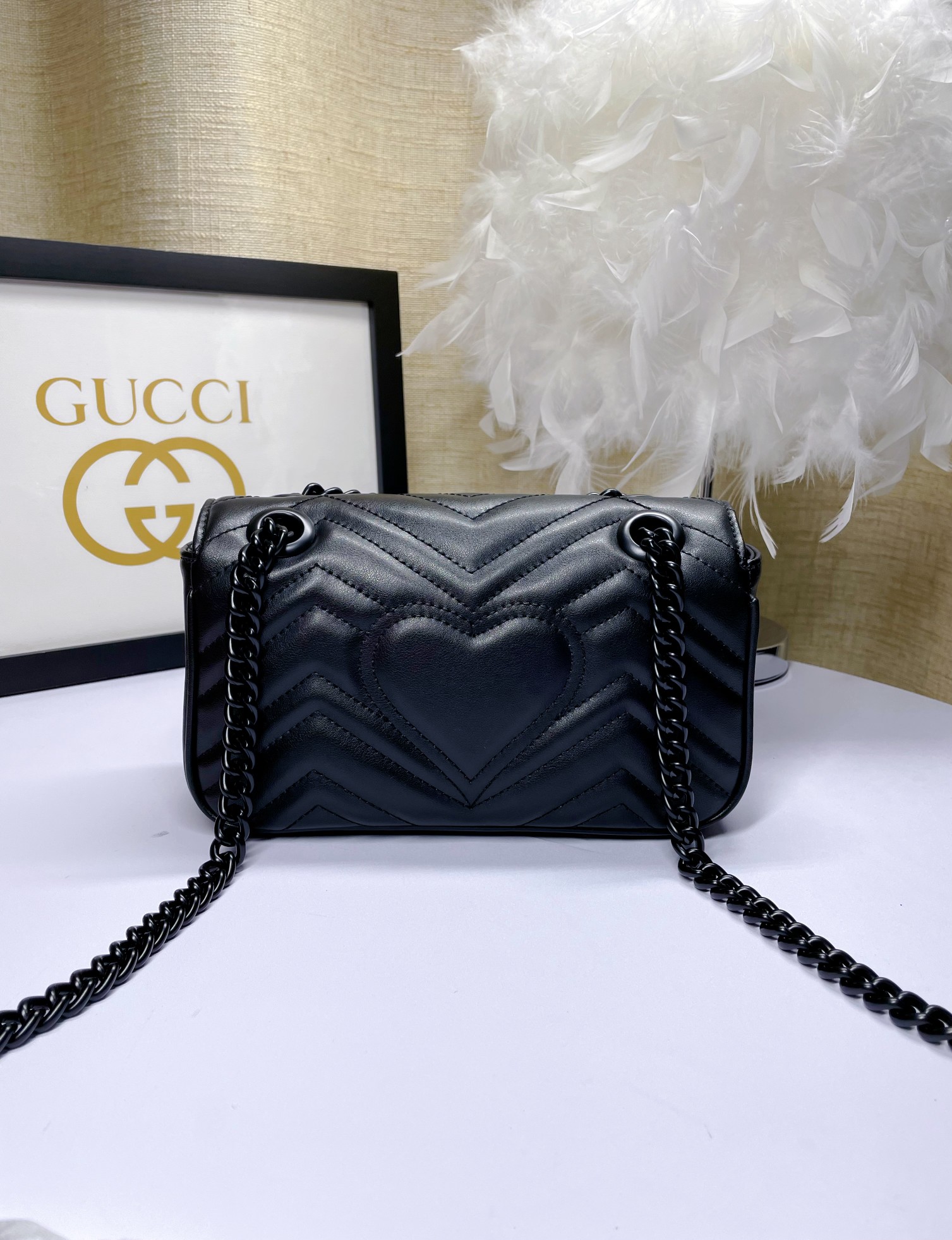 Gucci GG Marmont 小号 美しいデザインのレザーバッグ