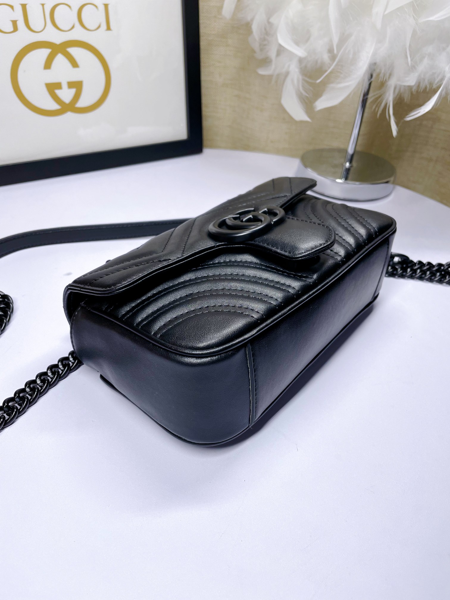 Gucci GG Marmont 小号 美しいデザインのレザーバッグ