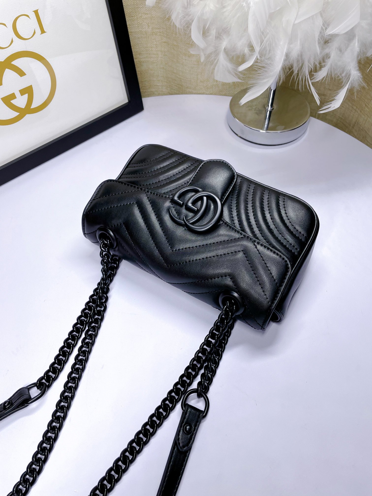 Gucci GG Marmont 小号 美しいデザインのレザーバッグ