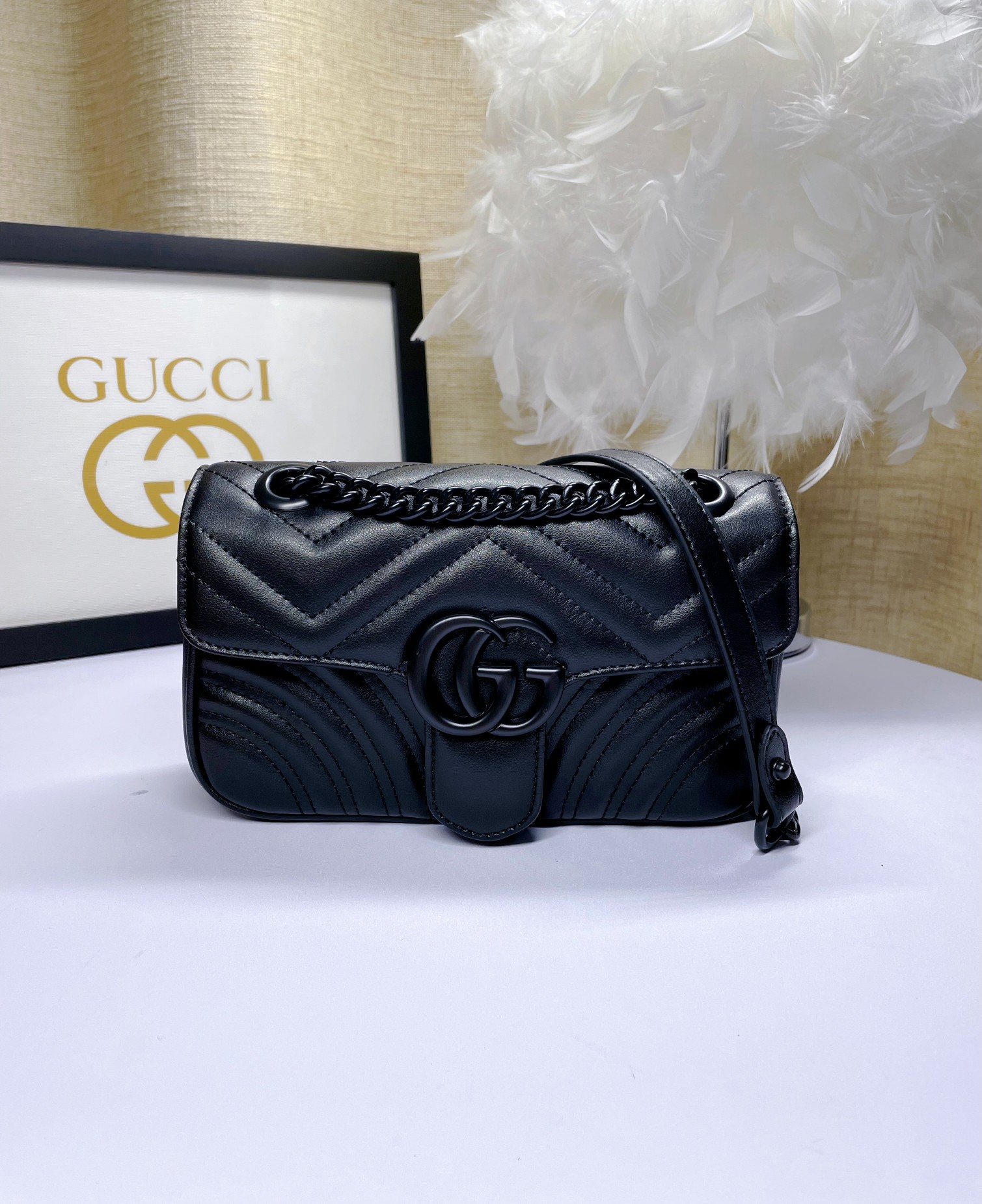 Gucci GG Marmont 小号 美しいデザインのレザーバッグ