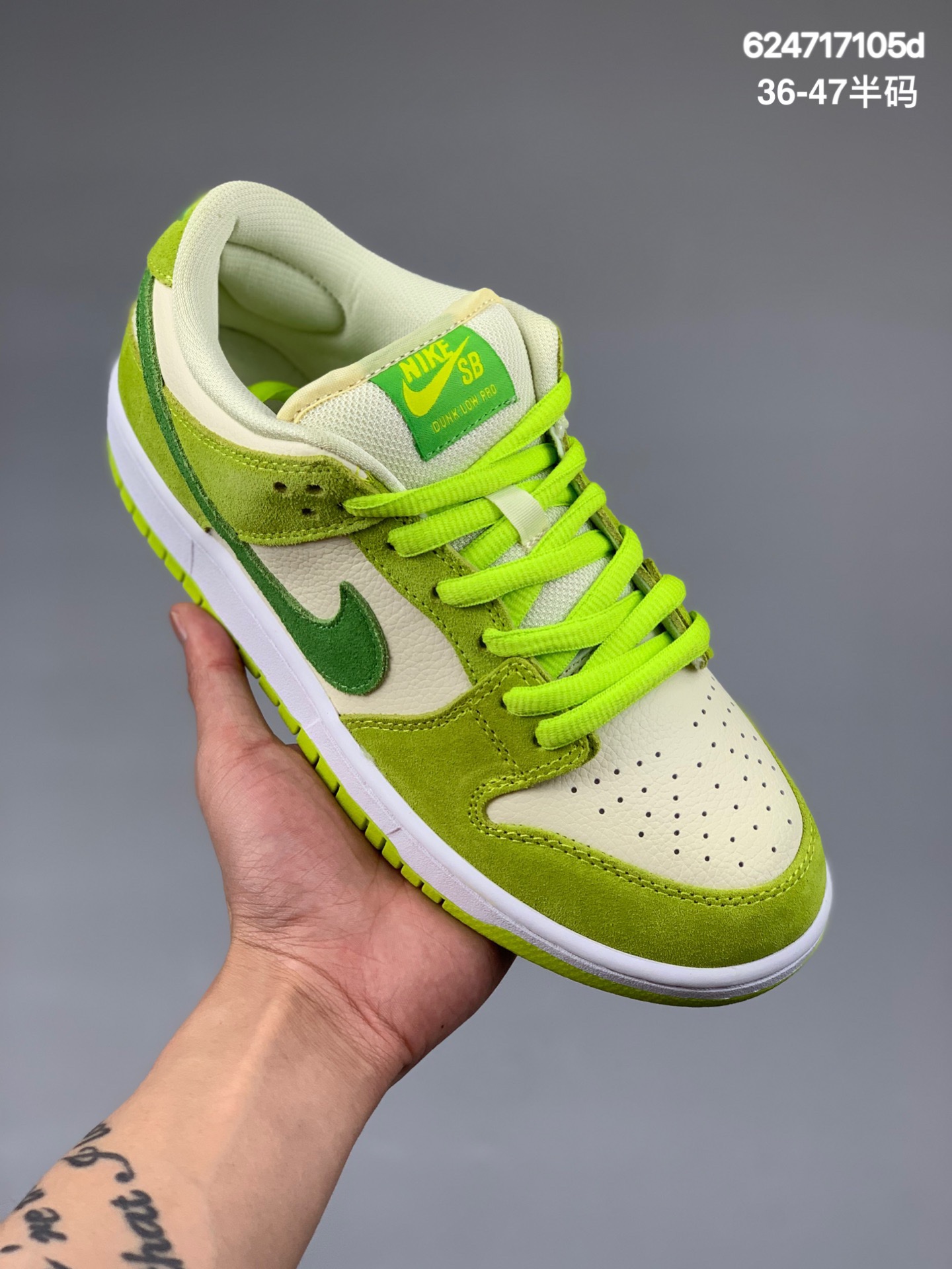 本地
公司级耐克Nike SB Dunk Low Pro 复古低帮 休闲运动滑板板鞋。采用脚感柔软舒适ZoomAir气垫，有效吸收滑板等极限运动在落地时带来的冲击力，为街头运动者们提供更好的保护。货号：DM0807 白绿青苹果 尺码:36 36.5 37.5 38 38.5 39 40 40.5 41 42 42.5 43 44 45 46 47
编码：624717105d