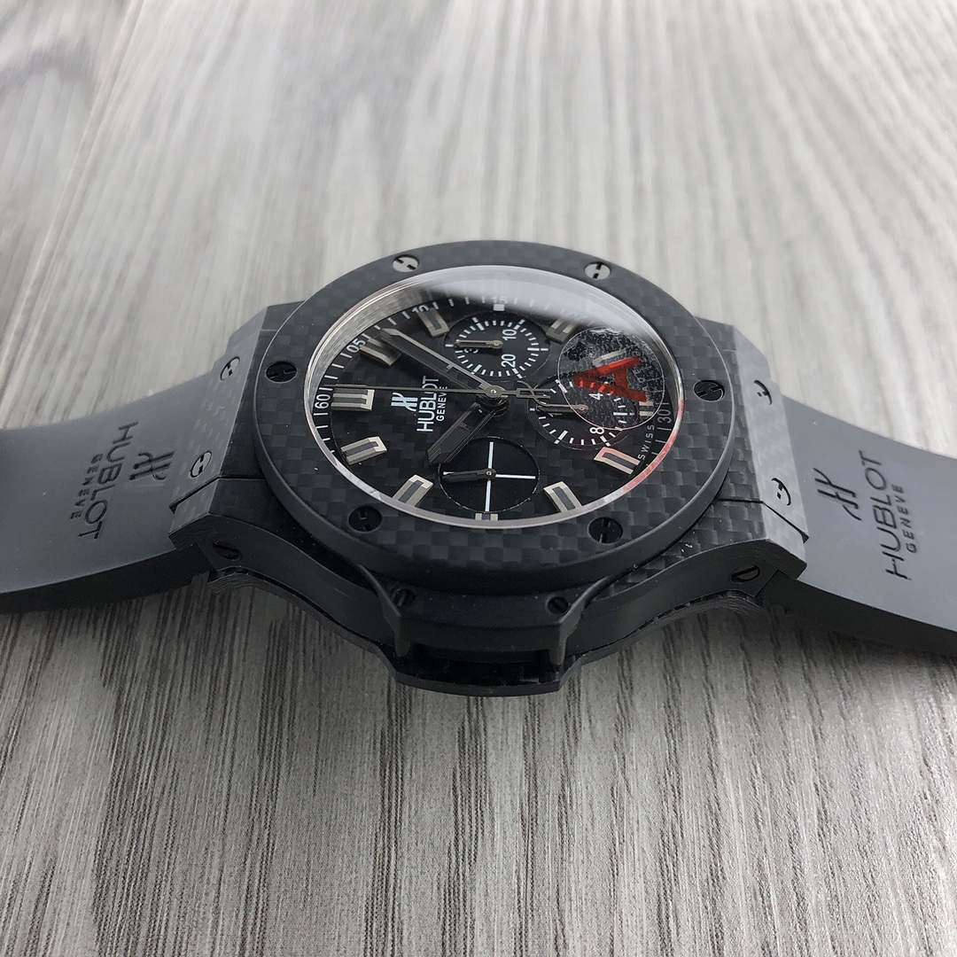 HB 恒宝 HUBLOT 宇舶大爆炸系列 🎮301.QX.1724.RX腕表