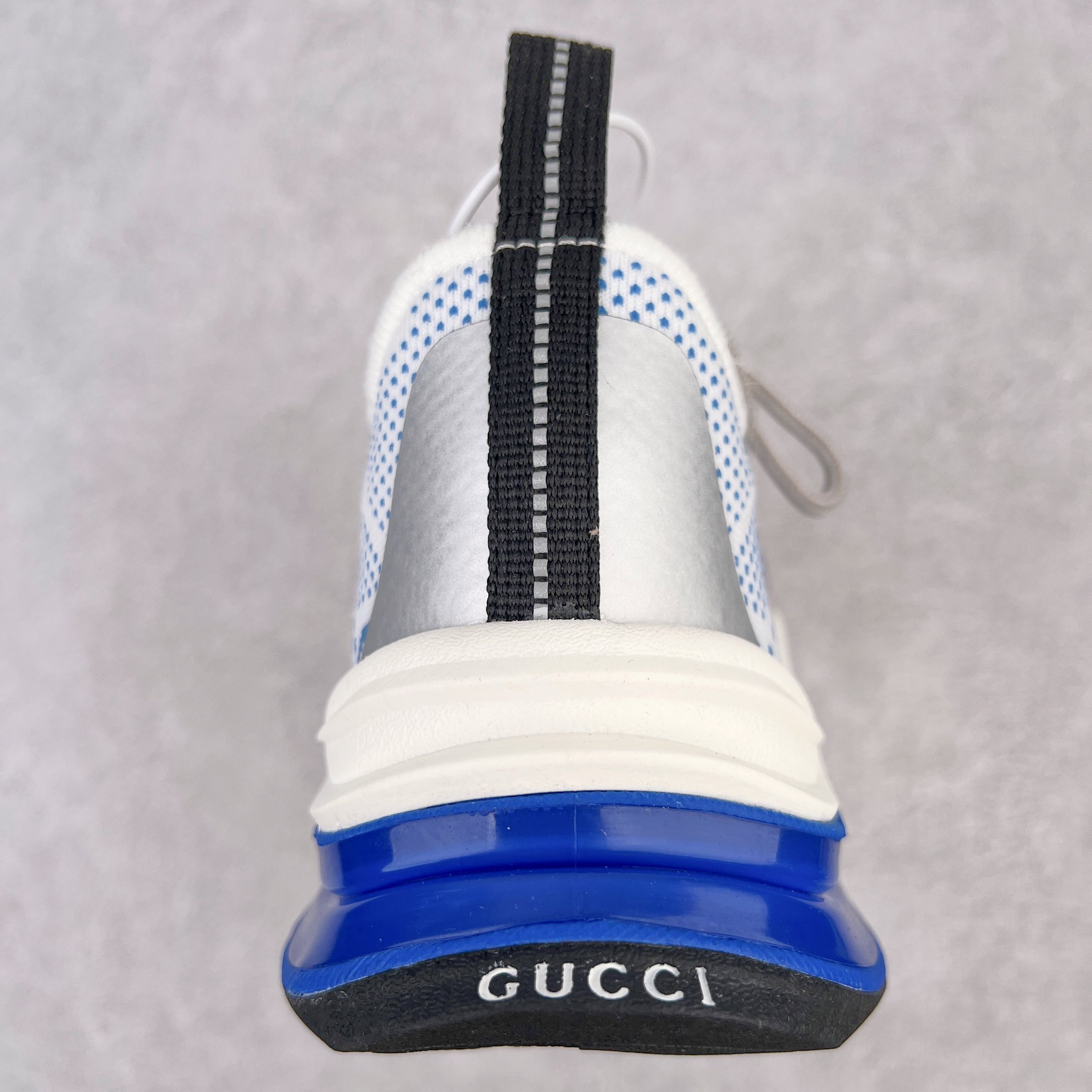 图片[8]-零售💰250 ＃福利特价‼Gucci Run Mesh Sneakers 慢跑系列低帮针织透气轻量百搭休闲马跑鞋#原楦原纸版数据开发版型#2021抹茶色配件及包装物#采用进口针织机台GG平纹针织织物鞋面组合高频热熔工艺#超软皮内里脚垫#灌塑PU乳胶脚垫#全新高成本开发5层组合缓震大底 这一单品的设计从运动世界中汲取灵感 透过Gucci视角焕新演绎 匠心融入醒目的品牌标识细节 这款流线型运动鞋采用GG平纹针织织物 并点缀互扣式双G 双色鞋底以趣味盎然的对比色为这款单品增添魅力 黑色和红色GG平纹针织织物 橡胶互扣式双G细节 后部外底饰有Gucci标识 橡胶鞋底 系带固定 背面装饰提拉带细节 尺码：36-46 编码：Wby2936050-运动鞋