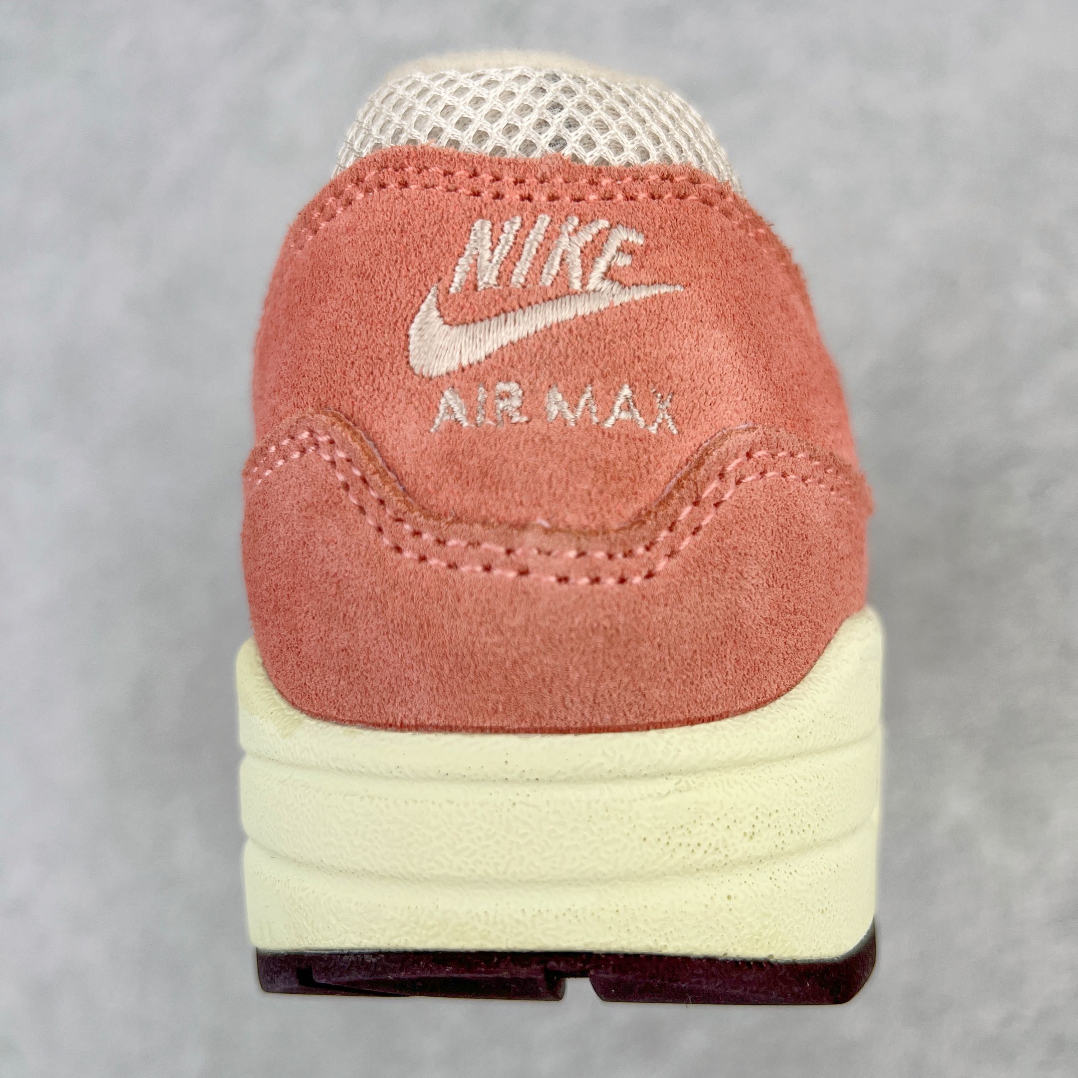 图片[8]-零售💰230 ＃超级福利‼NK Air Max 1 初代复古气垫慢跑鞋 DV3196-800由Tinker Hatfeld和Mark Parker在1987年设计 灵感来自于巴黎蓬皮杜中心 在参观了蓬皮杜中心之后提出了Air Max的标志性开窗可视气垫的理念 并将其实际开发成功 是NK史上第一双可视气垫跑鞋 凭借着Air Max气垫带来的舒适脚感和鞋面面料上的不断精进才使得Air Max 1在现如今都是复古慢跑鞋的首选 深厚的历史渊源 独特的流线形设计 极为复古的外观使得它深受鞋迷的喜爱 SIZE：36 36.5 37.5 38 38.5 39 40 40.5 41 42 42.5 43 44 44.5 45 46 47.5 编码：by2936030-运动鞋