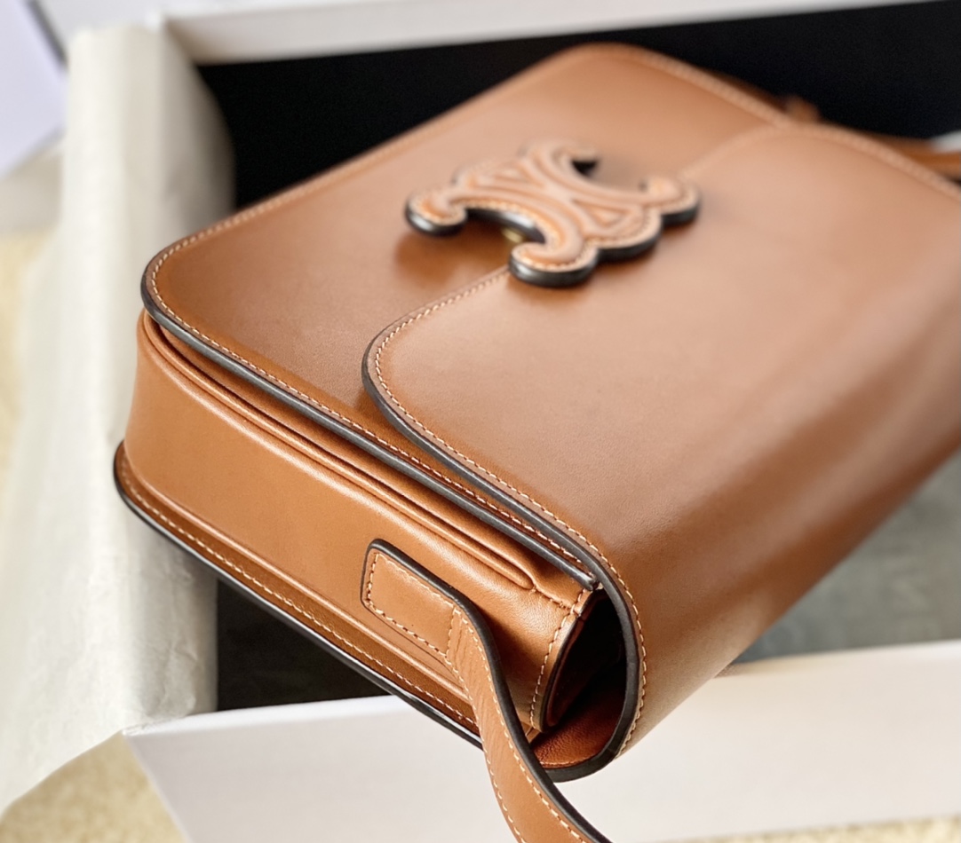 CELINE赛琳2022新款浮雕凯旋门肩背包199223