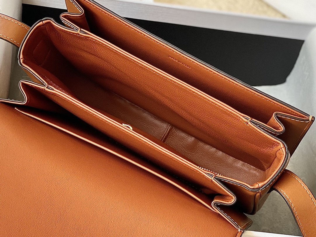 CELINE赛琳2022新款浮雕凯旋门肩背包199223