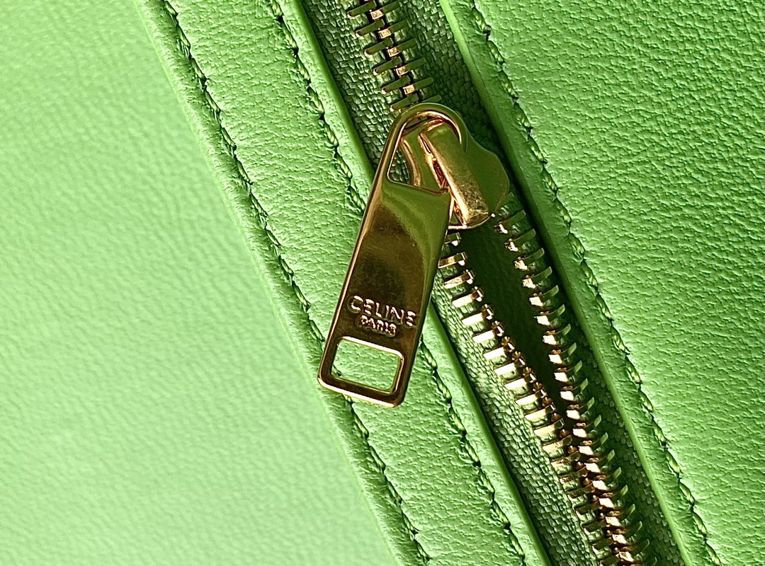 CELINE赛琳2022新款浮雕凯旋门肩背包199223