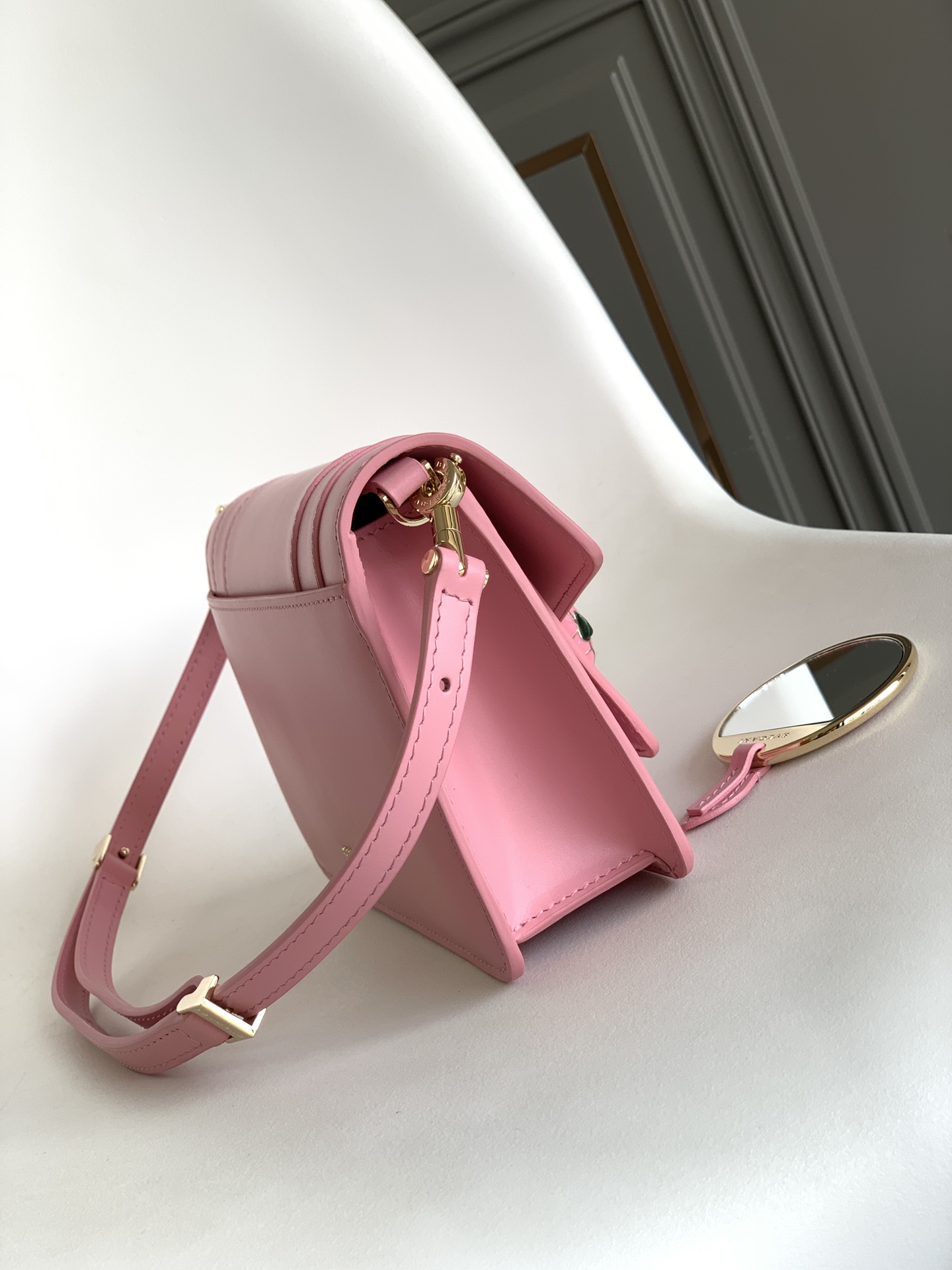 BVLGARI宝格丽意大利小牛皮小号手袋292103