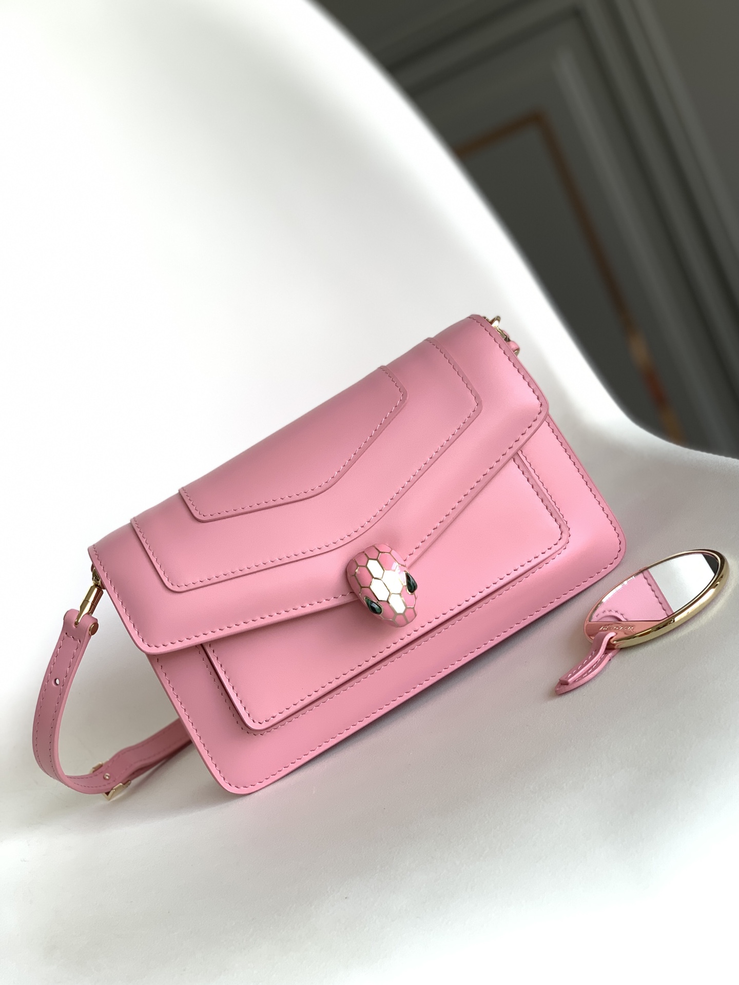 BVLGARI宝格丽意大利小牛皮小号手袋292103