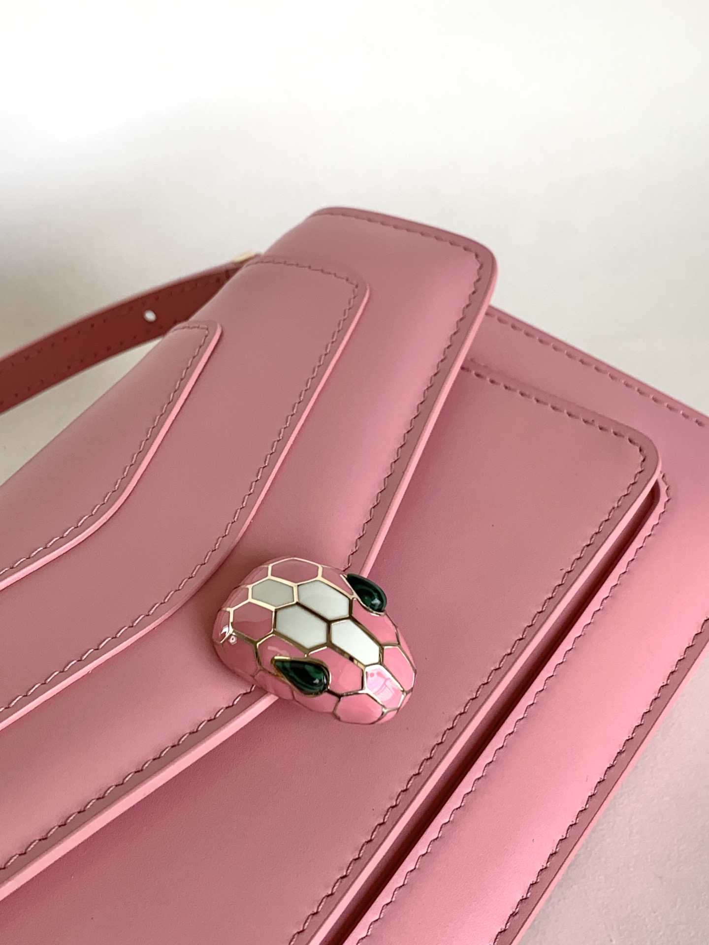 BVLGARI宝格丽意大利小牛皮小号手袋292103