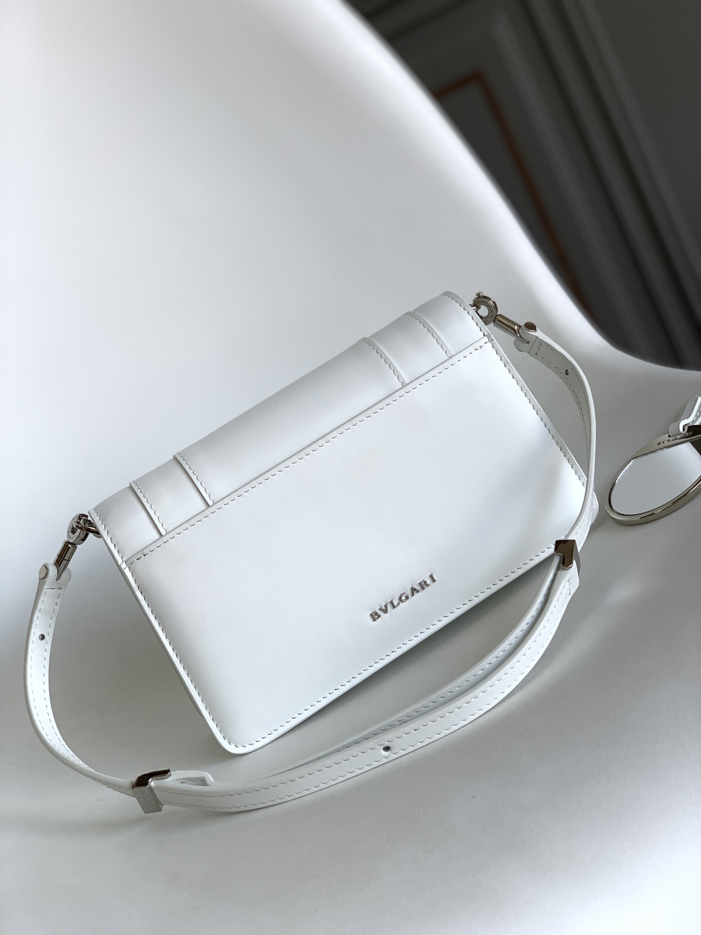 BVLGARI宝格丽意大利小牛皮小号手袋292103