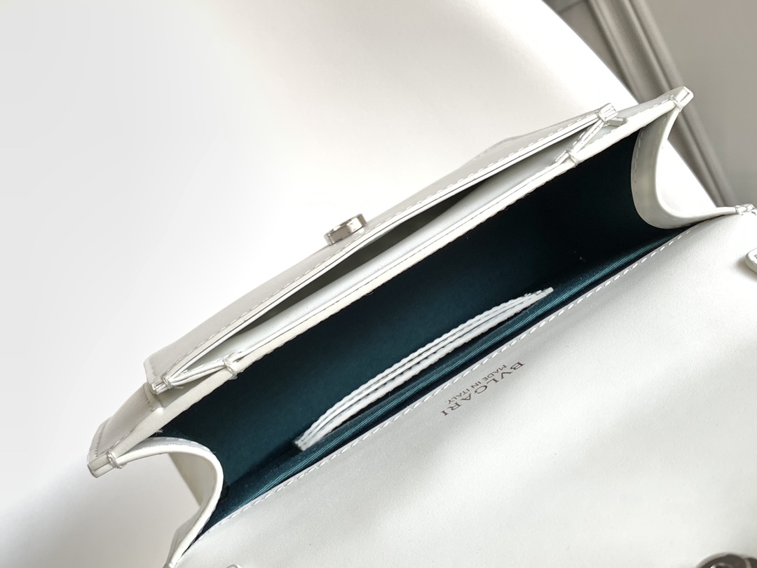 BVLGARI宝格丽意大利小牛皮小号手袋292103