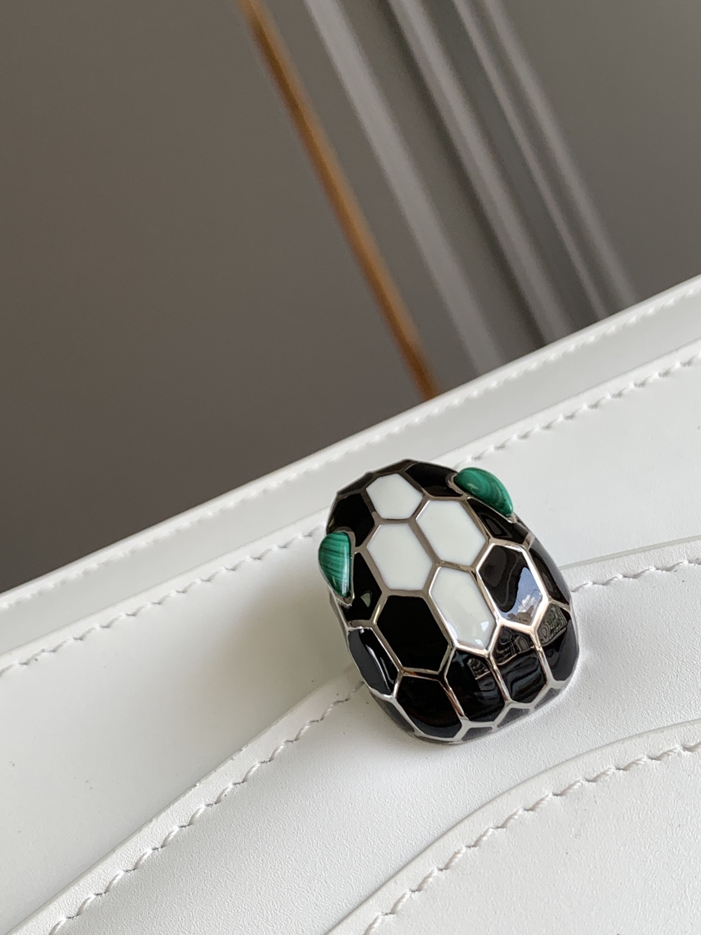 BVLGARI宝格丽意大利小牛皮小号手袋292103