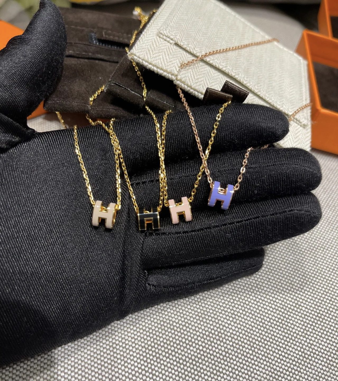 NO:104483,Hermes Mini H Necklace Seiko Purchase Edition, Mijin Electroplating and long color retention time, Hermes Necklace, hermes, necklace19860909爱马仕迷你H项链 精工代购版,咪金电镀保色时间长,爱马仕项链,hermes,necklace,Jewelry