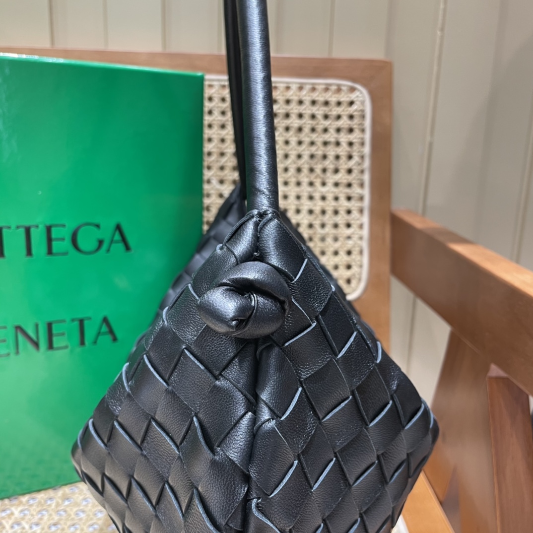 Bottega Veneta葆蝶家 TURN 40CM BAG 701024黑色
