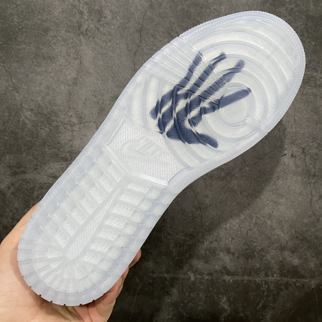 图片[9]-Air Jordan 1 \”Pass The Torch\” 伦纳德 白银电镀 货号：AQ7476 016 纯原生产线出品 原厂纸板楦头 完美还原元年版型 进口韩国进口原厂皮料，拒绝一眼假👋 超高难度折边针车工艺 原厂水晶蓝底(正确手印)， 仅服务少数懂货的高端客户 发国外可放心充正销售 ，国内APP鉴定平台 实测大几率过验 公司货已天价，这里一样逼格 零头为你搞定👏🏻👏🏻 尺码：40.5 41 42 42.5 43 44 44.5 45 46-选品中心