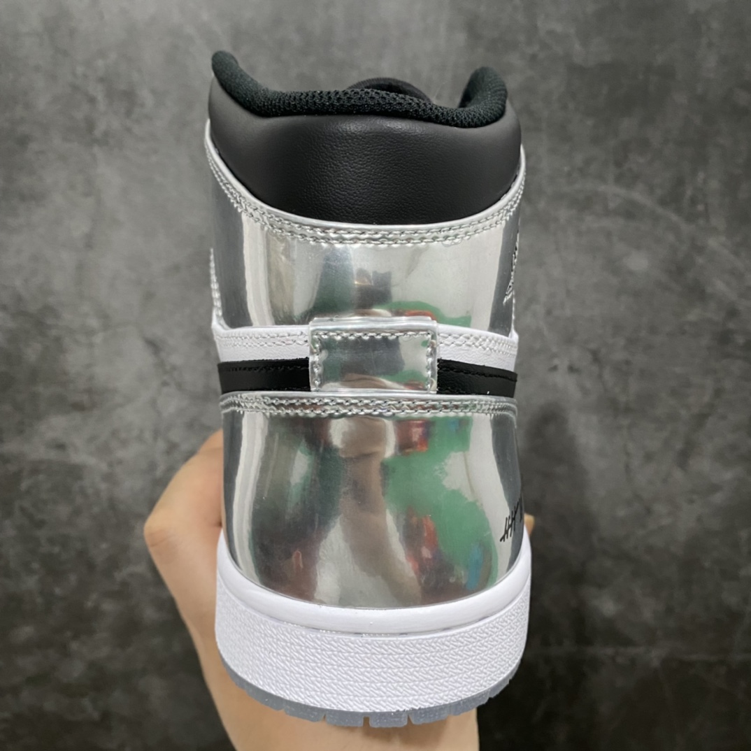 图片[4]-Air Jordan 1 \”Pass The Torch\” 伦纳德 白银电镀 货号：AQ7476 016 纯原生产线出品 原厂纸板楦头 完美还原元年版型 进口韩国进口原厂皮料，拒绝一眼假👋 超高难度折边针车工艺 原厂水晶蓝底(正确手印)， 仅服务少数懂货的高端客户 发国外可放心充正销售 ，国内APP鉴定平台 实测大几率过验 公司货已天价，这里一样逼格 零头为你搞定👏🏻👏🏻 尺码：40.5 41 42 42.5 43 44 44.5 45 46-选品中心