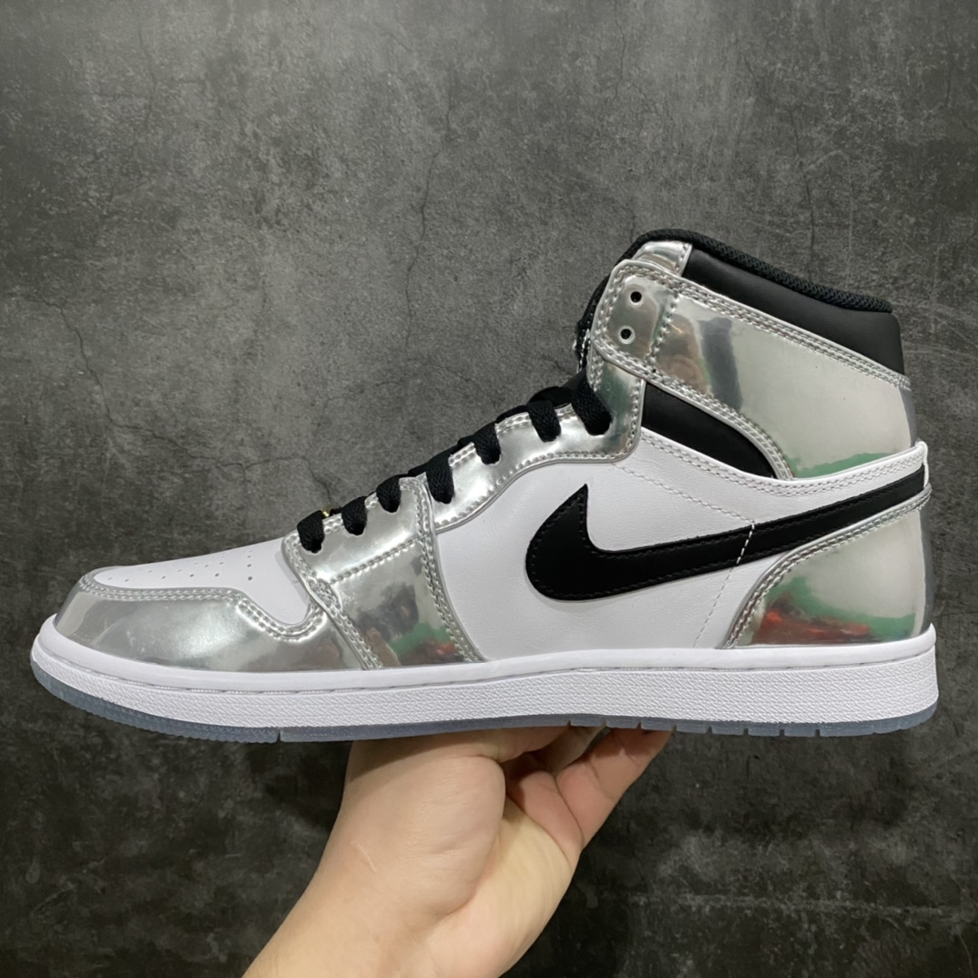 图片[2]-Air Jordan 1 \”Pass The Torch\” 伦纳德 白银电镀 货号：AQ7476 016 纯原生产线出品 原厂纸板楦头 完美还原元年版型 进口韩国进口原厂皮料，拒绝一眼假👋 超高难度折边针车工艺 原厂水晶蓝底(正确手印)， 仅服务少数懂货的高端客户 发国外可放心充正销售 ，国内APP鉴定平台 实测大几率过验 公司货已天价，这里一样逼格 零头为你搞定👏🏻👏🏻 尺码：40.5 41 42 42.5 43 44 44.5 45 46-选品中心