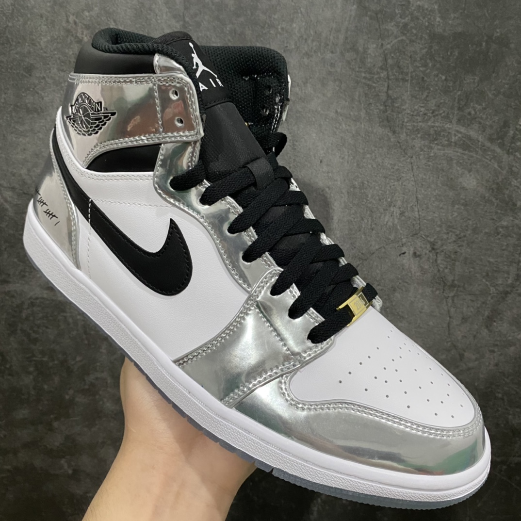 图片[3]-Air Jordan 1 \”Pass The Torch\” 伦纳德 白银电镀 货号：AQ7476 016 纯原生产线出品 原厂纸板楦头 完美还原元年版型 进口韩国进口原厂皮料，拒绝一眼假👋 超高难度折边针车工艺 原厂水晶蓝底(正确手印)， 仅服务少数懂货的高端客户 发国外可放心充正销售 ，国内APP鉴定平台 实测大几率过验 公司货已天价，这里一样逼格 零头为你搞定👏🏻👏🏻 尺码：40.5 41 42 42.5 43 44 44.5 45 46-选品中心
