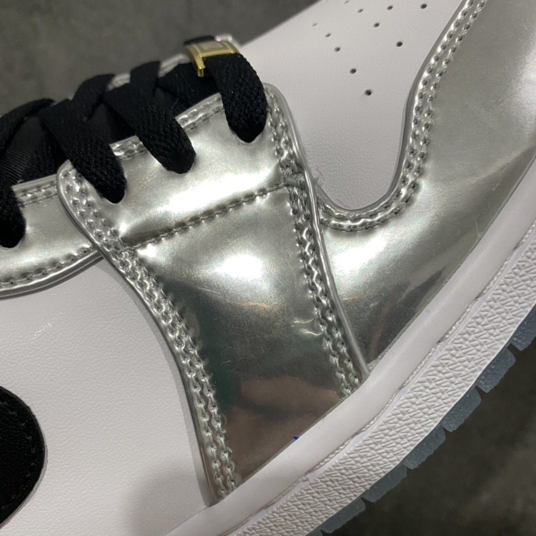 图片[3]-Air Jordan 1 \”Pass The Torch\” 伦纳德 白银电镀 货号：AQ7476 016 纯原生产线出品 原厂纸板楦头 完美还原元年版型 进口韩国进口原厂皮料，拒绝一眼假👋 超高难度折边针车工艺 原厂水晶蓝底(正确手印)， 仅服务少数懂货的高端客户 发国外可放心充正销售 ，国内APP鉴定平台 实测大几率过验 公司货已天价，这里一样逼格 零头为你搞定👏🏻👏🏻 尺码：40.5 41 42 42.5 43 44 44.5 45 46-选品中心