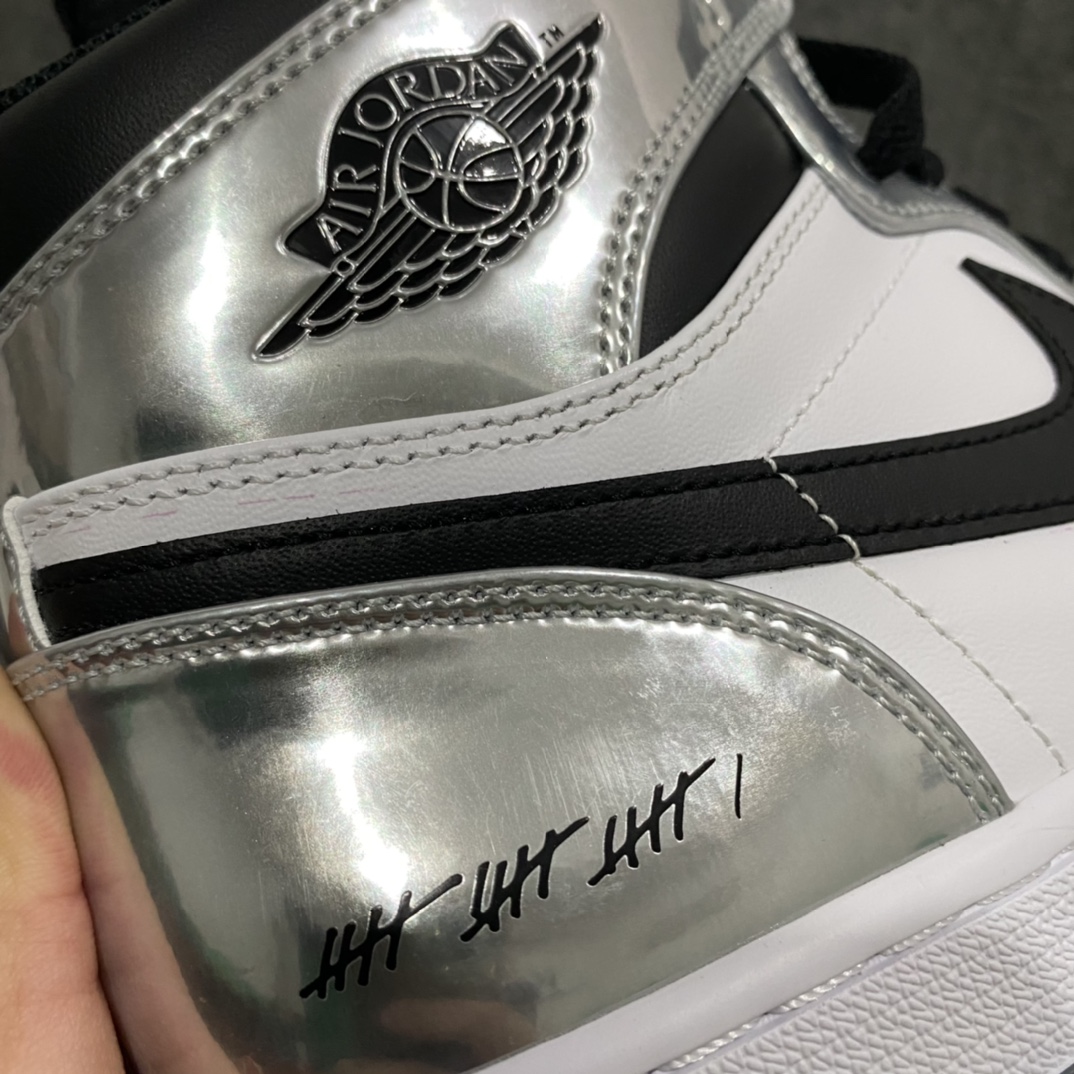 图片[5]-Air Jordan 1 \”Pass The Torch\” 伦纳德 白银电镀 货号：AQ7476 016 纯原生产线出品 原厂纸板楦头 完美还原元年版型 进口韩国进口原厂皮料，拒绝一眼假👋 超高难度折边针车工艺 原厂水晶蓝底(正确手印)， 仅服务少数懂货的高端客户 发国外可放心充正销售 ，国内APP鉴定平台 实测大几率过验 公司货已天价，这里一样逼格 零头为你搞定👏🏻👏🏻 尺码：40.5 41 42 42.5 43 44 44.5 45 46-选品中心