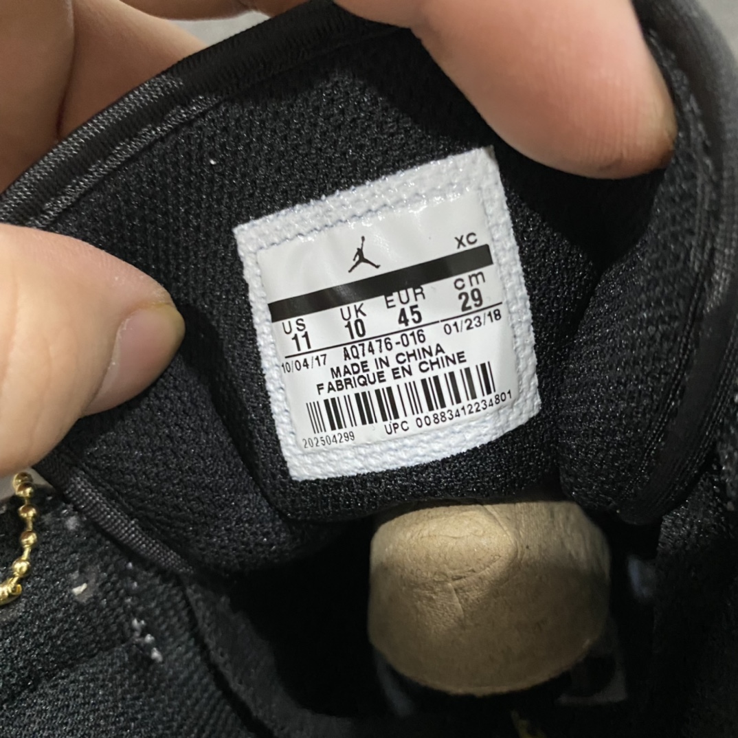 图片[9]-Air Jordan 1 \”Pass The Torch\” 伦纳德 白银电镀 货号：AQ7476 016 纯原生产线出品 原厂纸板楦头 完美还原元年版型 进口韩国进口原厂皮料，拒绝一眼假👋 超高难度折边针车工艺 原厂水晶蓝底(正确手印)， 仅服务少数懂货的高端客户 发国外可放心充正销售 ，国内APP鉴定平台 实测大几率过验 公司货已天价，这里一样逼格 零头为你搞定👏🏻👏🏻 尺码：40.5 41 42 42.5 43 44 44.5 45 46-选品中心