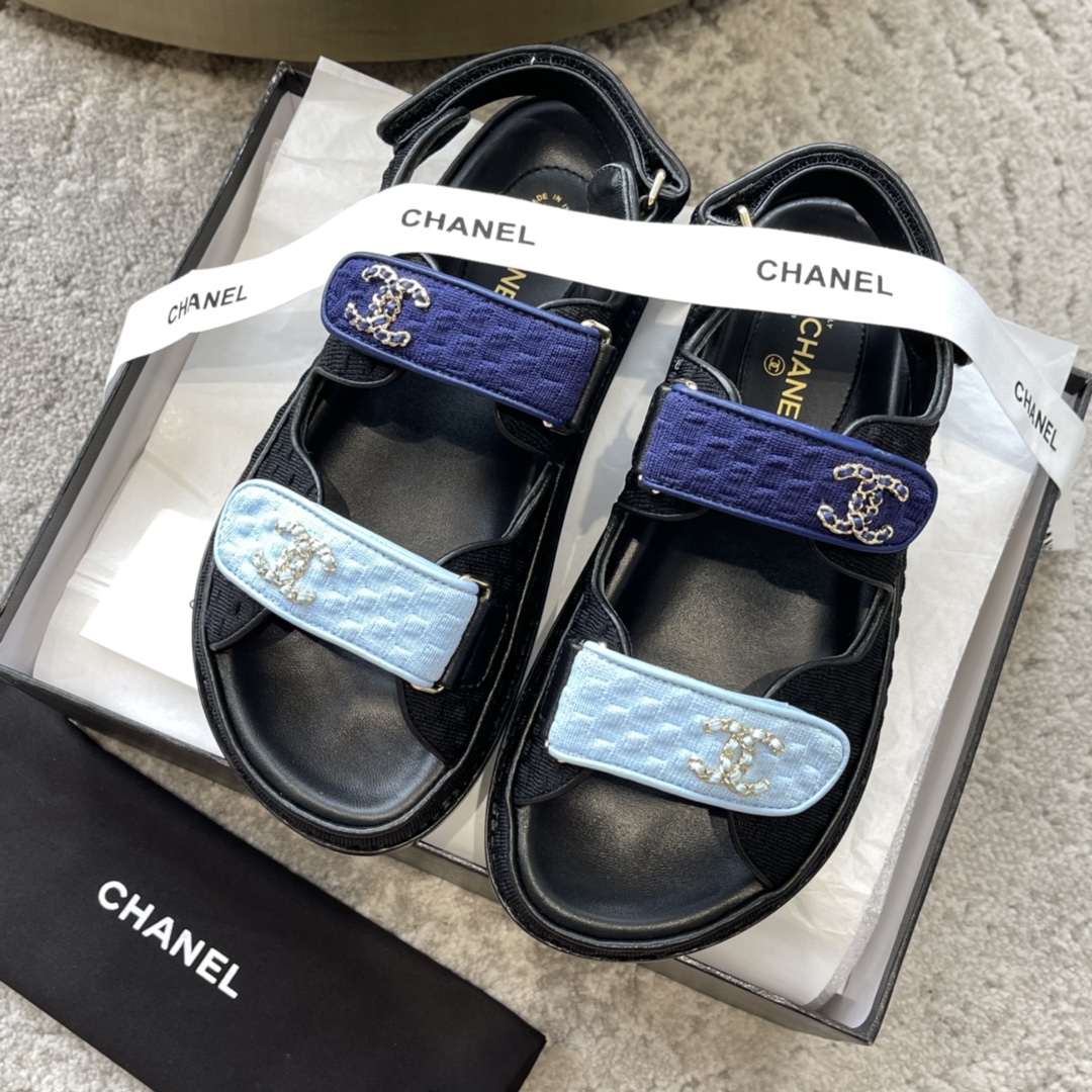 CHANEL 샌들 소가죽 발이 하얘 보이는 우아한 스타일