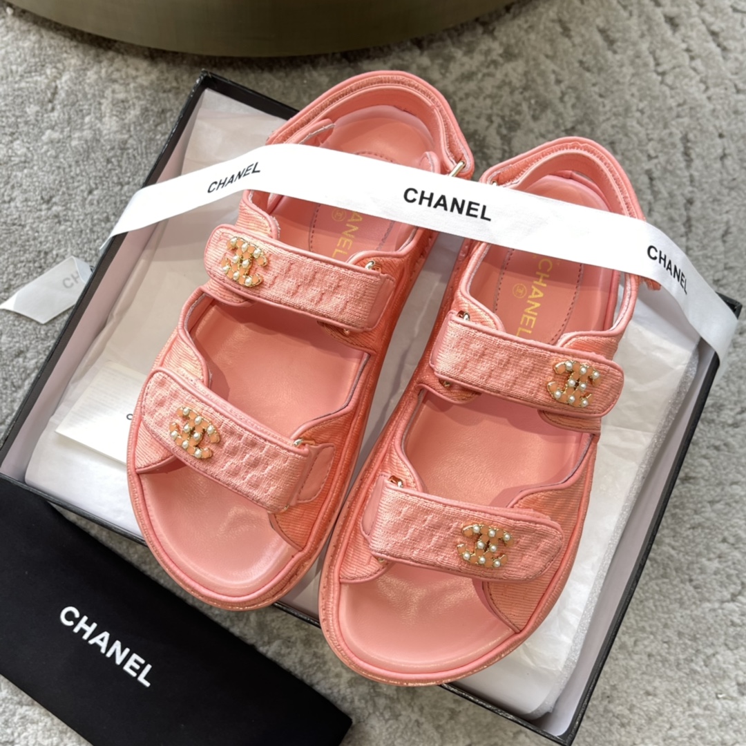 CHANEL 샌들 소가죽 발이 하얘 보이는 우아한 스타일
