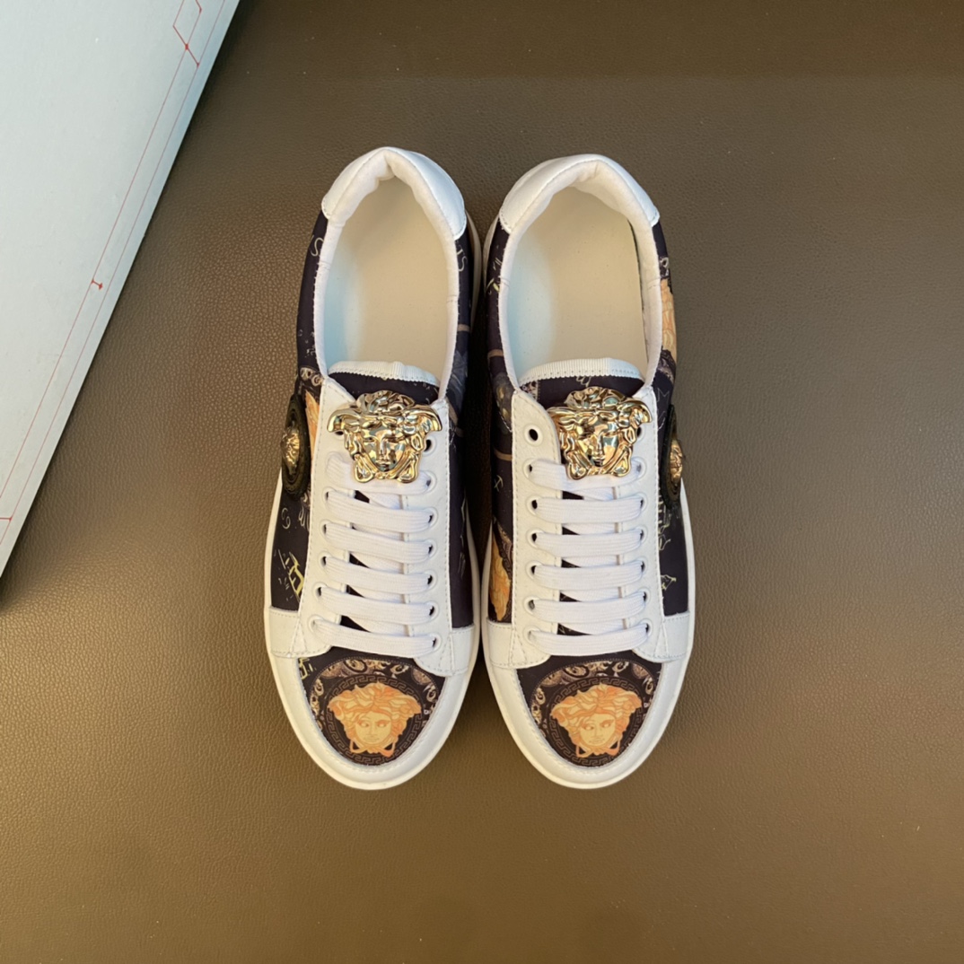 I0  高品质😍 欧美大师设计简洁高档大气，专柜品质值得信赖，面料进口顶级牛皮 。😍 羊皮内里🐑 做工精细，专柜原版大底，上脚舒适百搭，潮男乐福专属定制，小 麦昆 Alexander McQueen  适合司机户外行车🚗 休闲鞋系列之首 男鞋