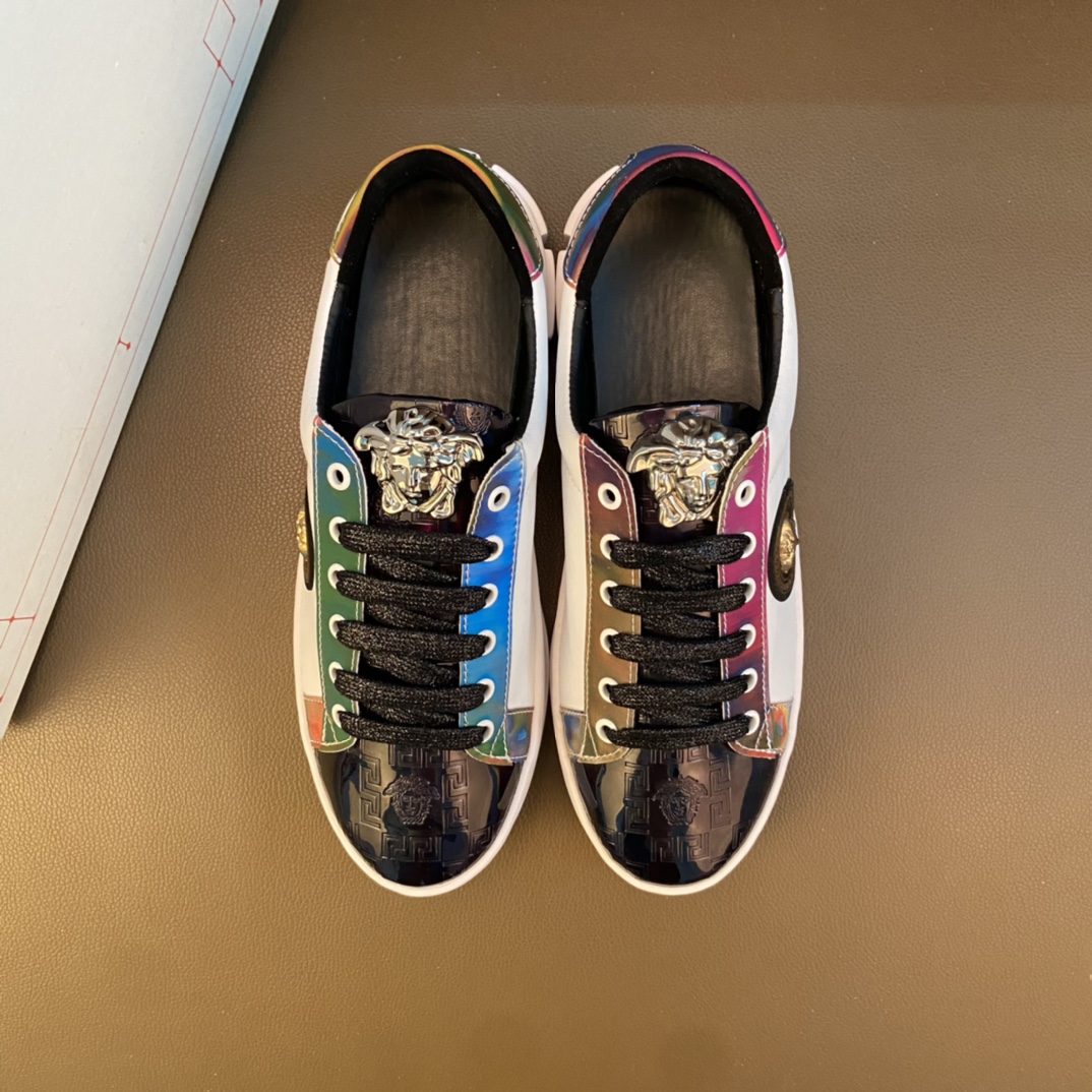 I0  高品质😍 欧美大师设计简洁高档大气，专柜品质值得信赖，面料进口顶级牛皮 。😍 羊皮内里🐑 做工精细，专柜原版大底，上脚舒适百搭，潮男乐福专属定制，小 麦昆 Alexander McQueen  适合司机户外行车🚗 休闲鞋系列之首 男鞋