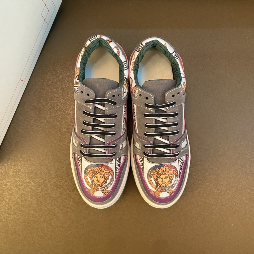 I0  高品质😍 欧美大师设计简洁高档大气，专柜品质值得信赖，面料进口顶级牛皮 。😍 羊皮内里🐑 做工精细，专柜原版大底，上脚舒适百搭，潮男乐福专属定制，小 麦昆 Alexander McQueen  适合司机户外行车🚗 休闲鞋系列之首 男鞋