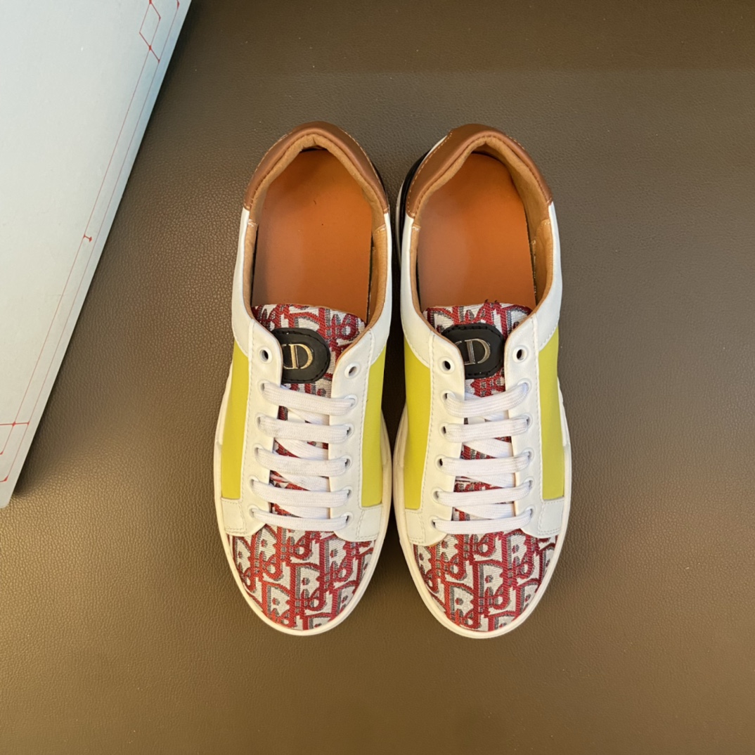 I0  高品质😍 欧美大师设计简洁高档大气，专柜品质值得信赖，面料进口顶级牛皮 。😍 羊皮内里🐑 做工精细，专柜原版大底，上脚舒适百搭，潮男乐福专属定制，小 麦昆 Alexander McQueen  适合司机户外行车🚗 休闲鞋系列之首 男鞋