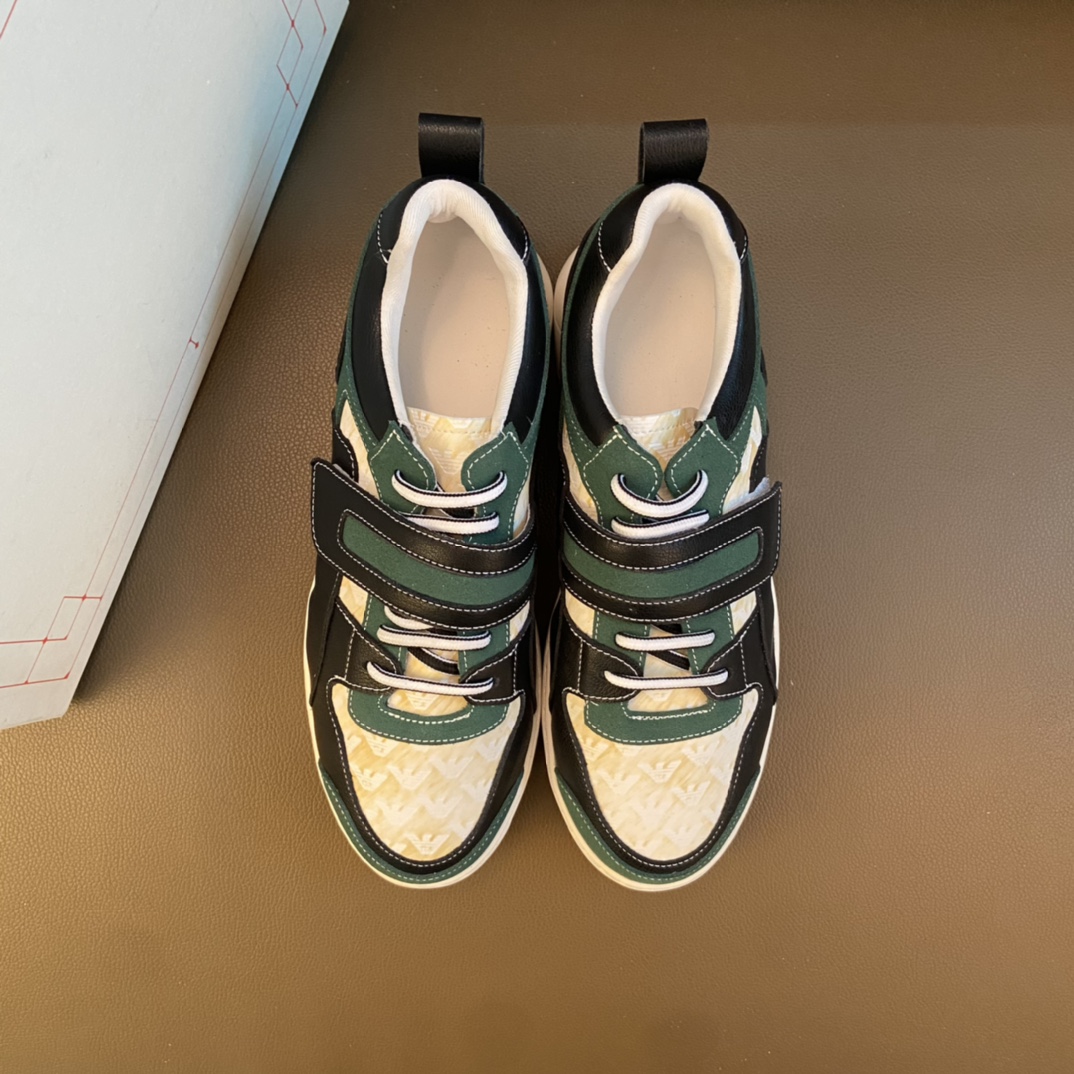 I0  高品质迪士尼联乘 😍 欧美大师设计简洁高档大气，专柜品质值得信赖，面料进口顶级牛皮 。😍 羊皮内里🐑 做工精细，专柜原版大底，上脚舒适百搭，潮男乐福专属定制，小 麦昆 Alexander McQueen  适合司机户外行车🚗 休闲鞋系列之首 男鞋