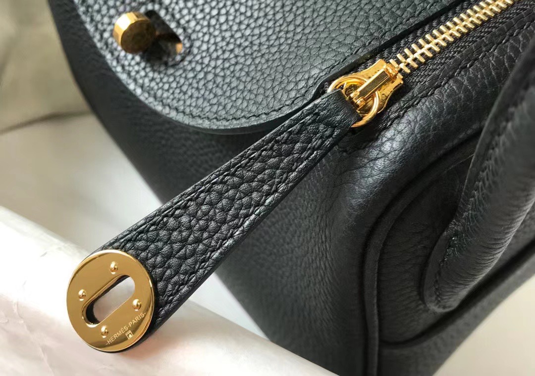 Lindy Mini 19cm トートバッグ - 可愛さと機能性を兼ね備えたデザイン