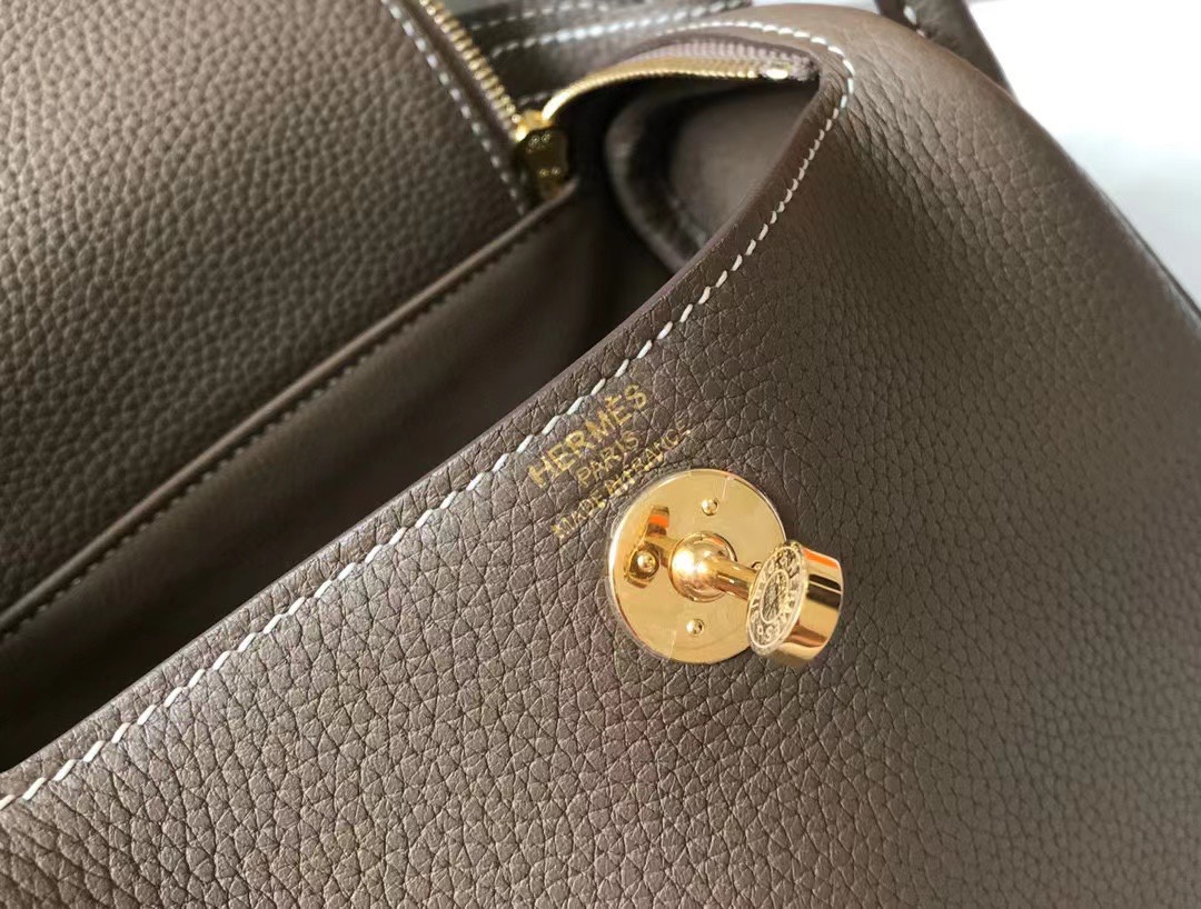 Lindy Mini 19cm TOGOショルダーバッグ - 可愛さと機能性を兼ね備えたデザイン