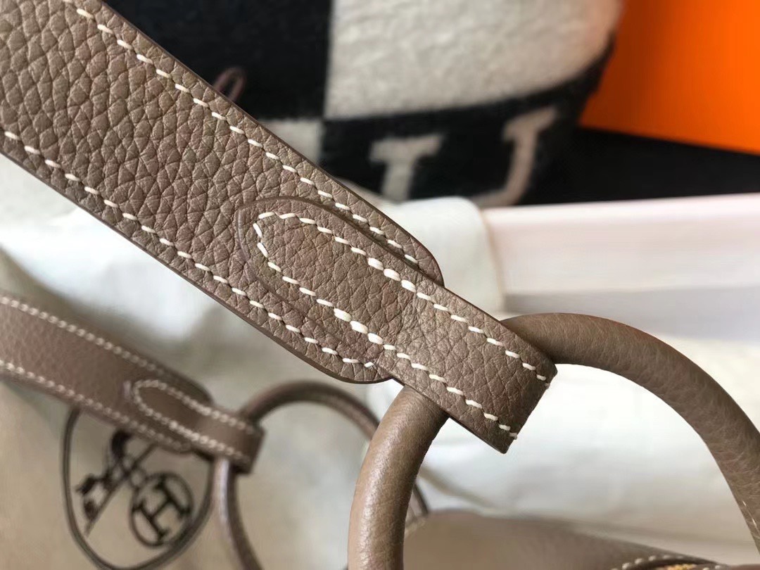 Lindy Mini 19cm TOGOショルダーバッグ - 可愛さと機能性を兼ね備えたデザイン