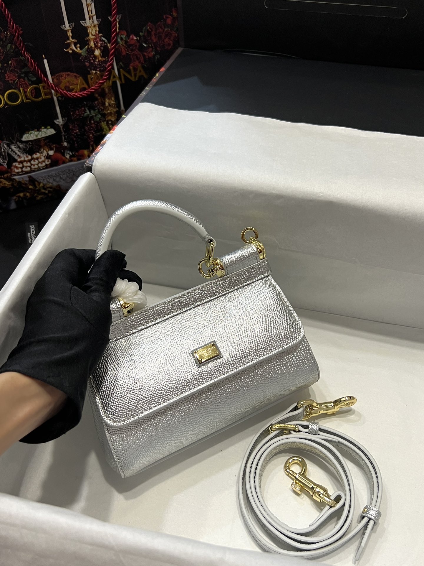 Top original order Dolce & Gabbana 👑
A Birkin bag in the fashion industry👜Every time it is shown, it always has hot🔥 and luminous highlights🎨, which always make people fall in love💋