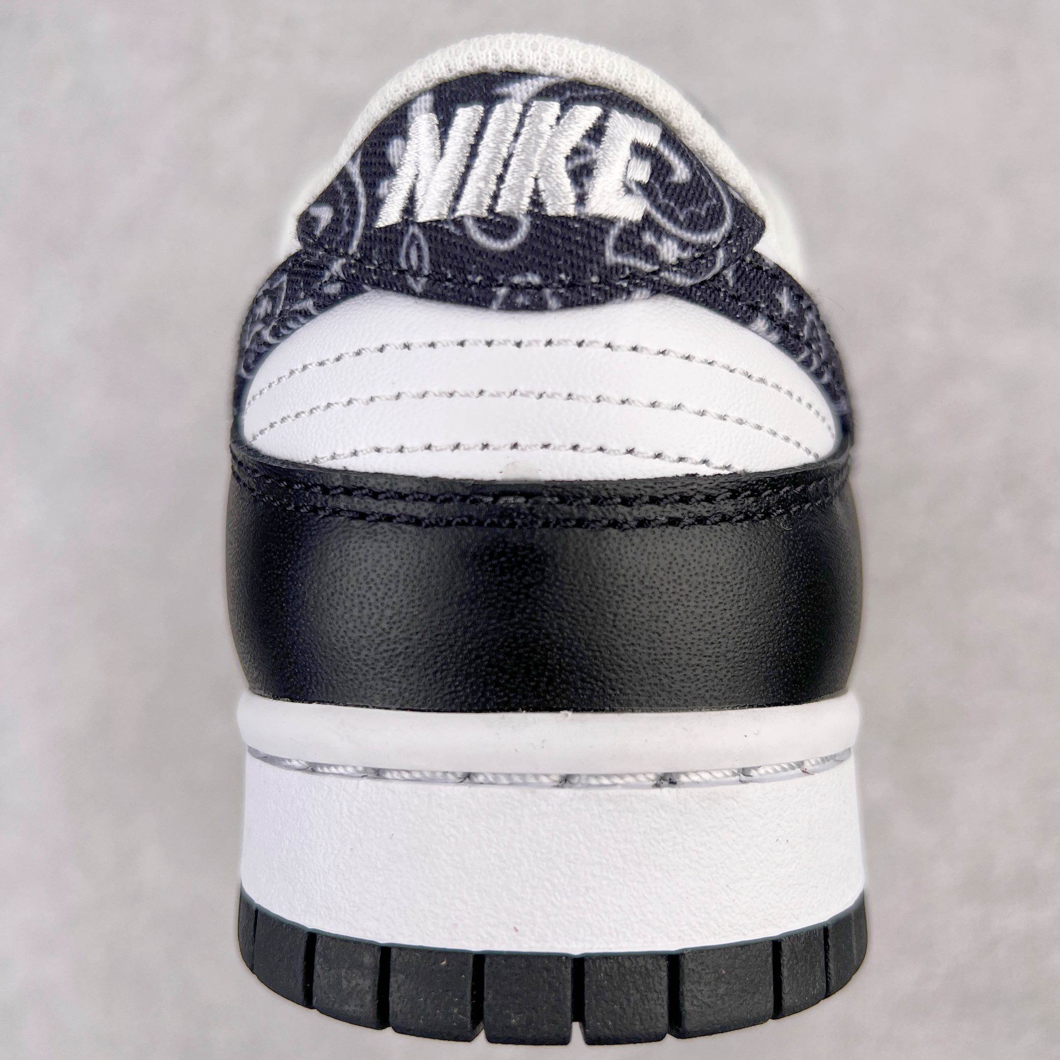 图片[8]-零售💰360 ＃M纯原 NK Dunk Low  \”Black Paisley\” 黑色佩斯利腰果花 DH4401-100 圈内最强 零售首选 独家原厂航空铝磨具打磨大底 鞋头坡度极致还原 原盒原配 圈内天花板工艺 原厂冲刀 超高清洁度 全鞋零毛边皮料切割 全套原楦原模倾力打造完美版型 采用原厂百宏鞋带以及原厂百宏织唛舌标 内标可供原厂几率过验 原厂中底布黄色点胶 原厂中底布拉帮走线遵循公司‼️SIZE：36 36.5 37.5 38 38.5 39 40 40.5 41 42 42.5 43 44 44.5 45 46 47.5 编码：by3936060-运动鞋