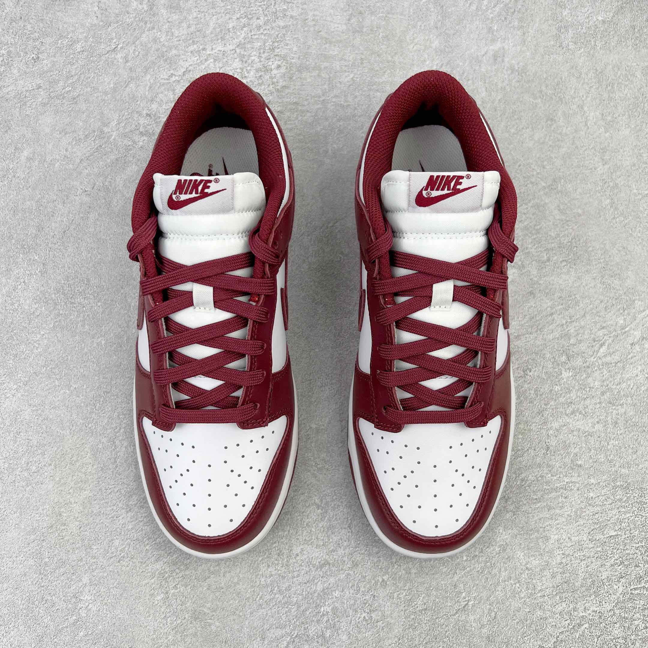 图片[2]-零售💰360 ＃M纯原 NK Dunk Low \”Bordeaux\”波尔多 白酒红 货号：DD1503-108 圈内最强 零售首选 独家原厂航空铝磨具打磨大底 鞋头坡度极致还原 原盒原配 圈内天花板工艺 原厂冲刀 超高清洁度 全鞋零毛边皮料切割 全套原楦原模倾力打造完美版型 采用原厂百宏鞋带以及原厂百宏织唛舌标 内标可供原厂几率过验 原厂中底布黄色点胶 原厂中底布拉帮走线遵循公司‼️SIZE：36 36.5 37.5 38 38.5 39 40 40.5 41 42 42.5 43 44 44.5 45 46 47.5 编码：by3936060-运动鞋