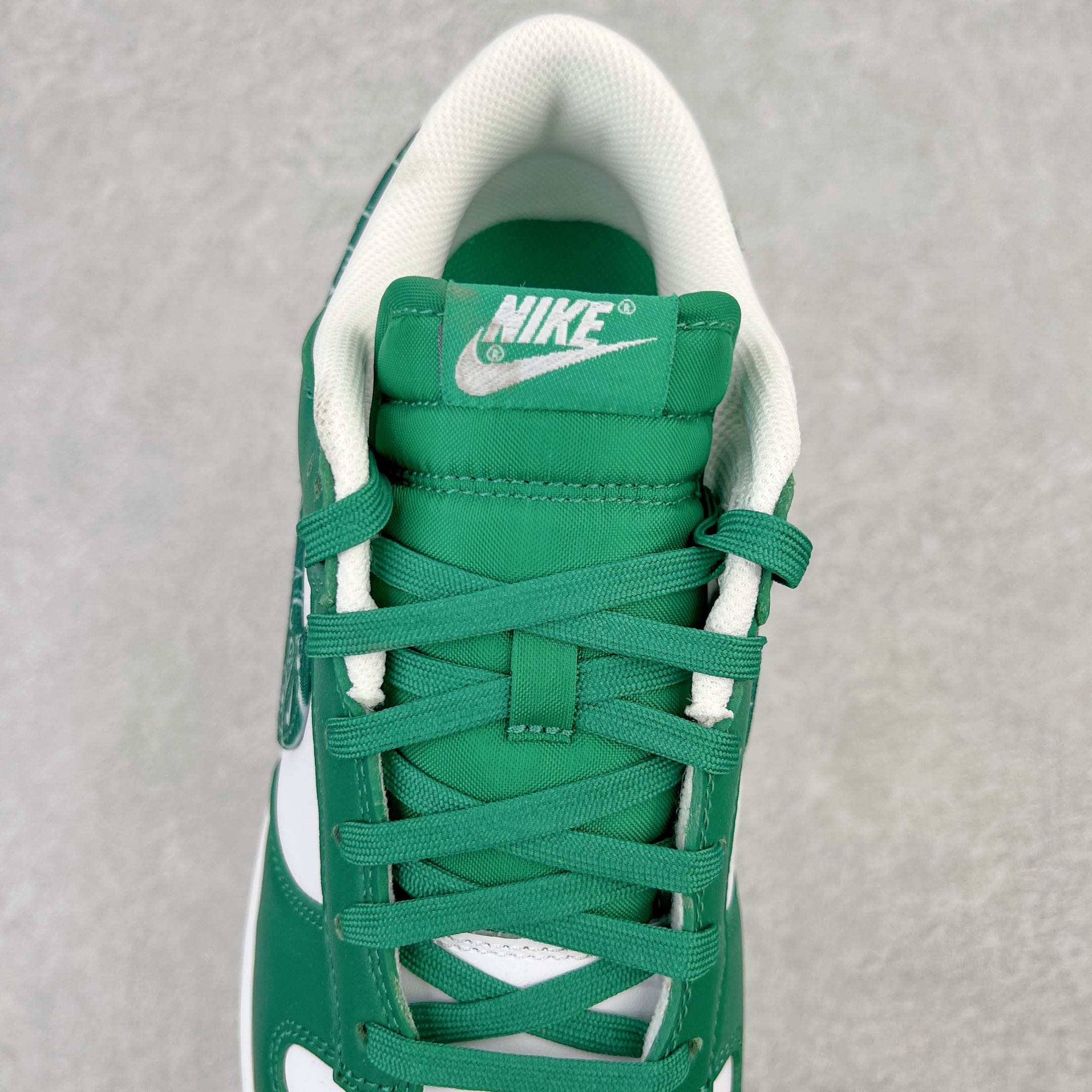 图片[5]-零售💰360 ＃M纯原 NK Dunk Low  \”Green Paisley\” 绿色佩斯利腰果花 DH4401-102 圈内最强 零售首选 独家原厂航空铝磨具打磨大底 鞋头坡度极致还原 原盒原配 圈内天花板工艺 原厂冲刀 超高清洁度 全鞋零毛边皮料切割 全套原楦原模倾力打造完美版型 采用原厂百宏鞋带以及原厂百宏织唛舌标 内标可供原厂几率过验 原厂中底布黄色点胶 原厂中底布拉帮走线遵循公司‼️SIZE：36 36.5 37.5 38 38.5 39 40 40.5 41 42 42.5 43 44 44.5 45 46 47.5 编码：by3936060-运动鞋